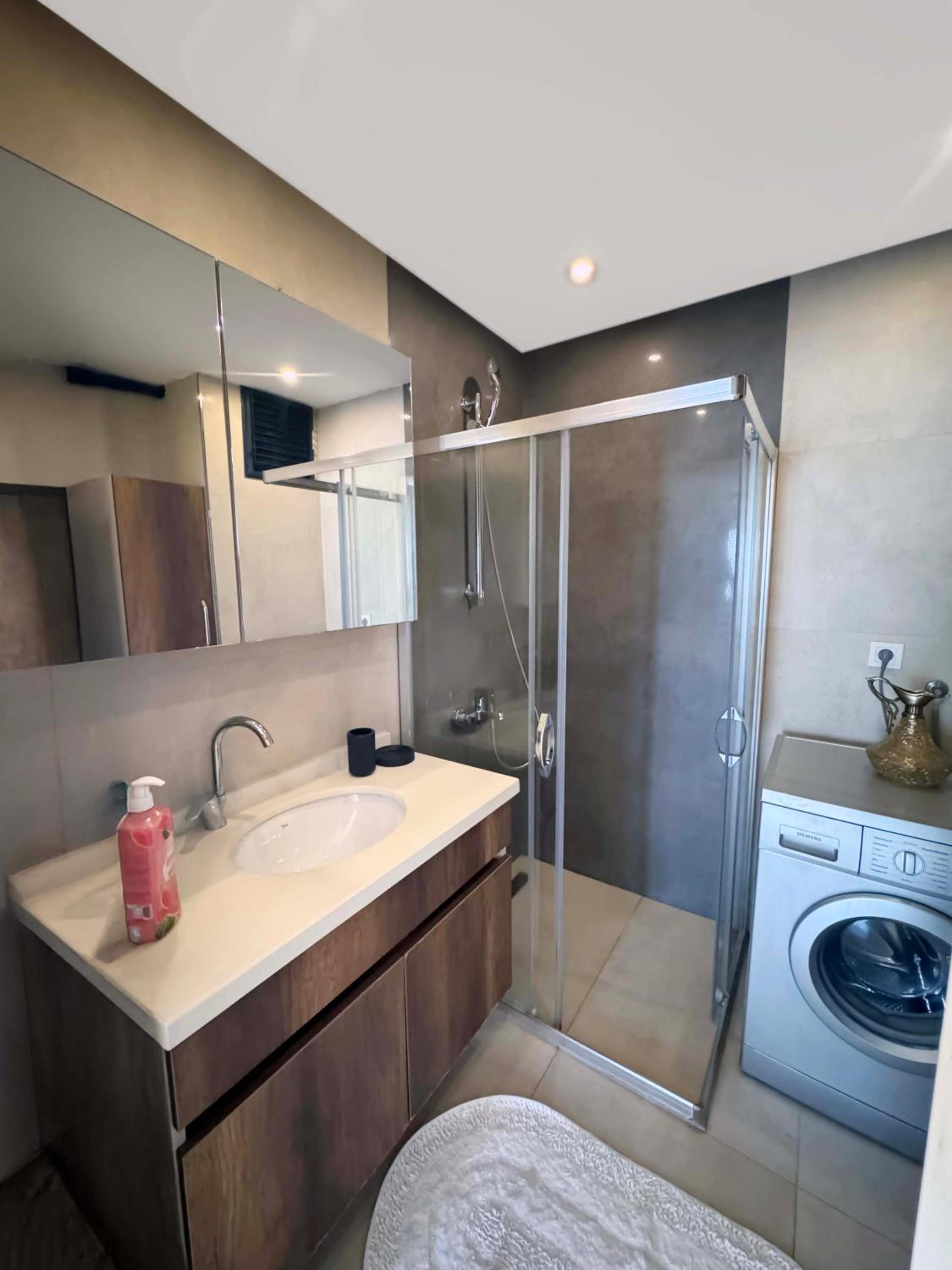 Two-Bedroom Deluxe Apartment photo 2