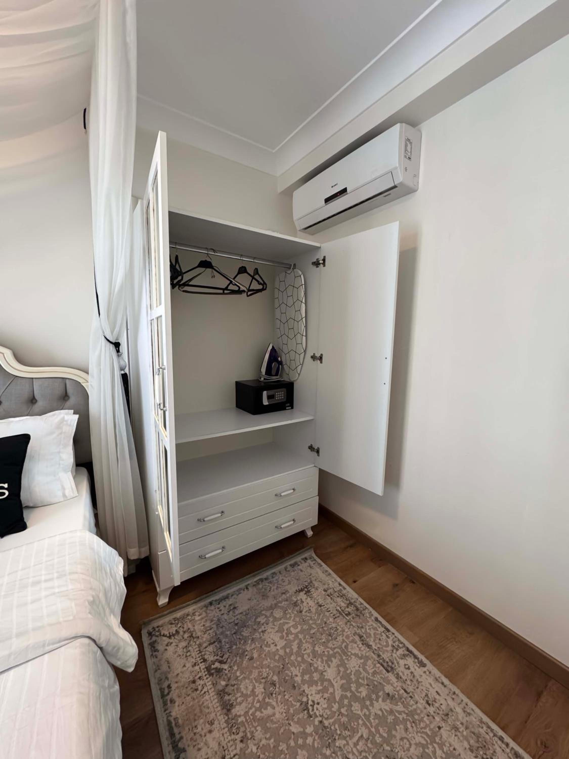 Three-Bedroom Deluxe Apartment