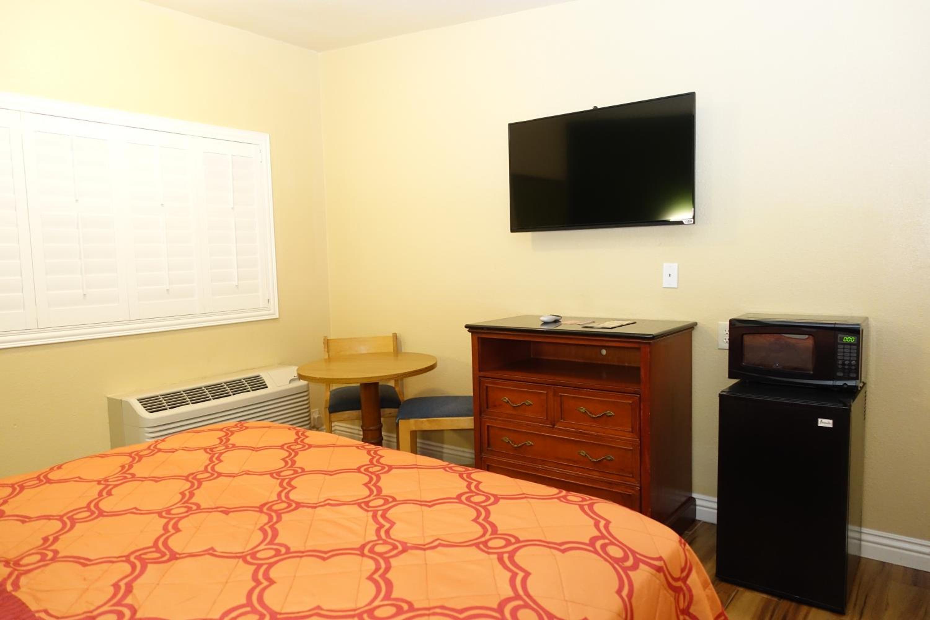 Queen Room photo 3