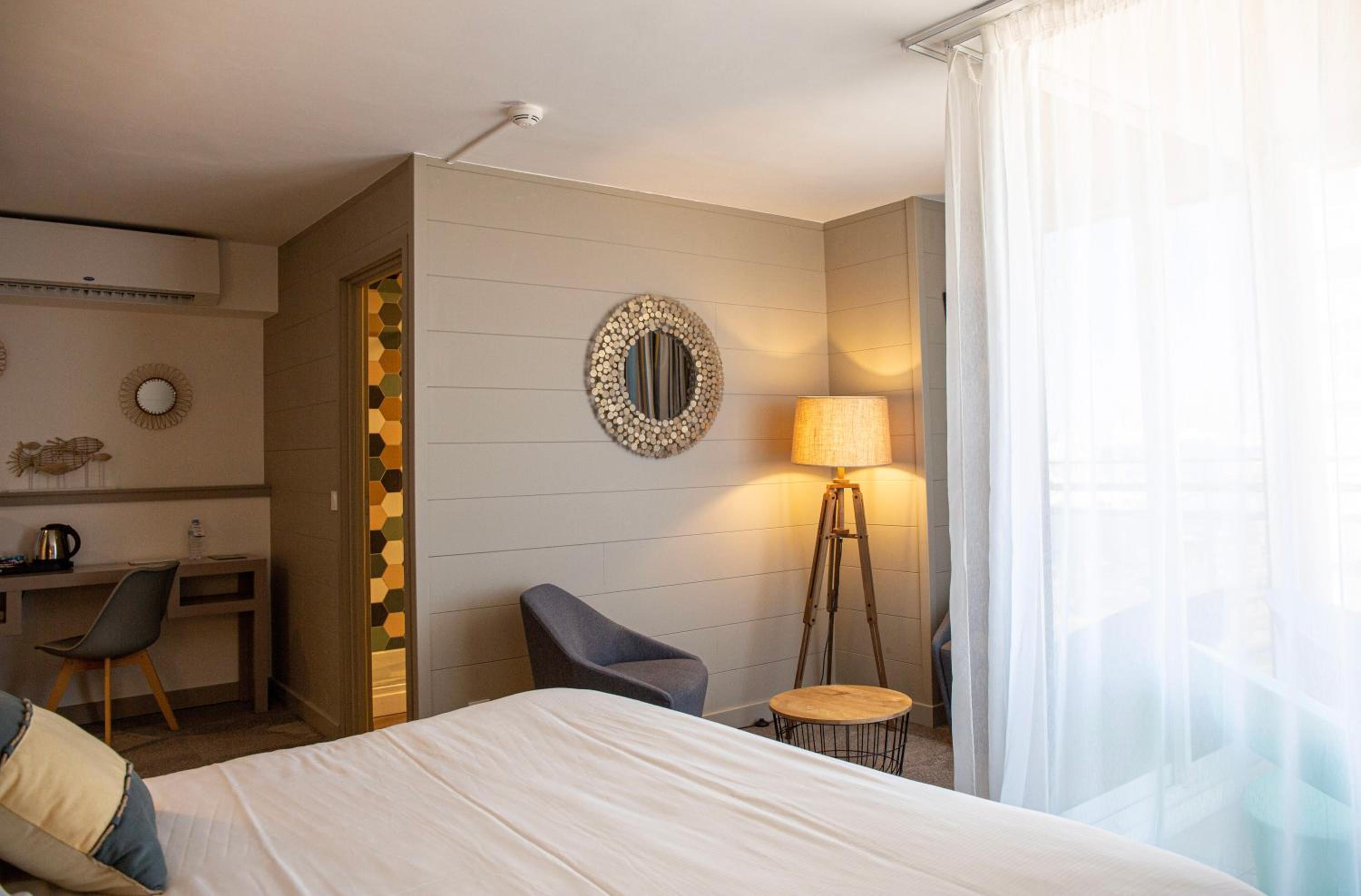 Junior Suite with Balcony photo 2