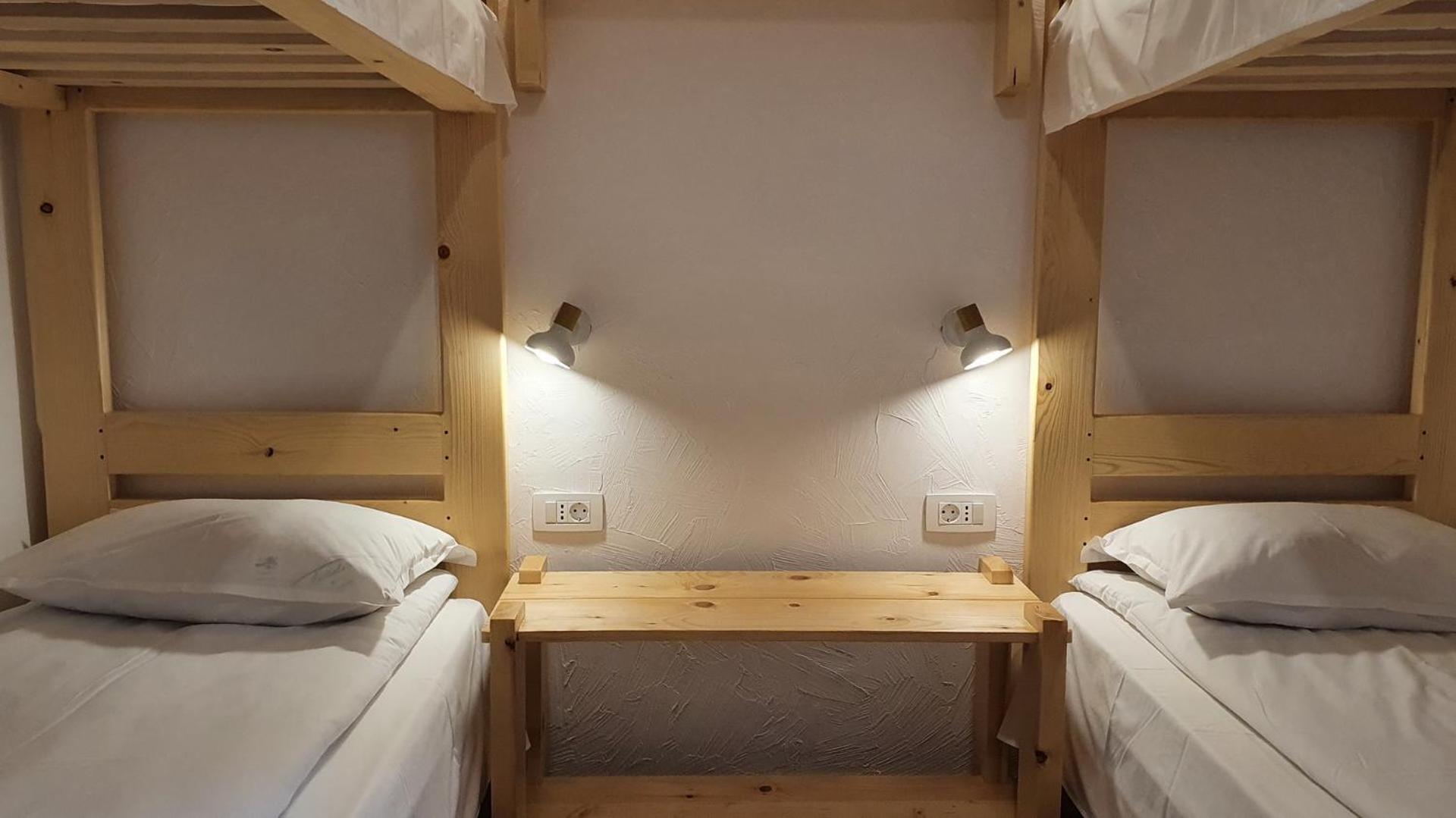 Quadruple Room with Private Bathroom photo 2
