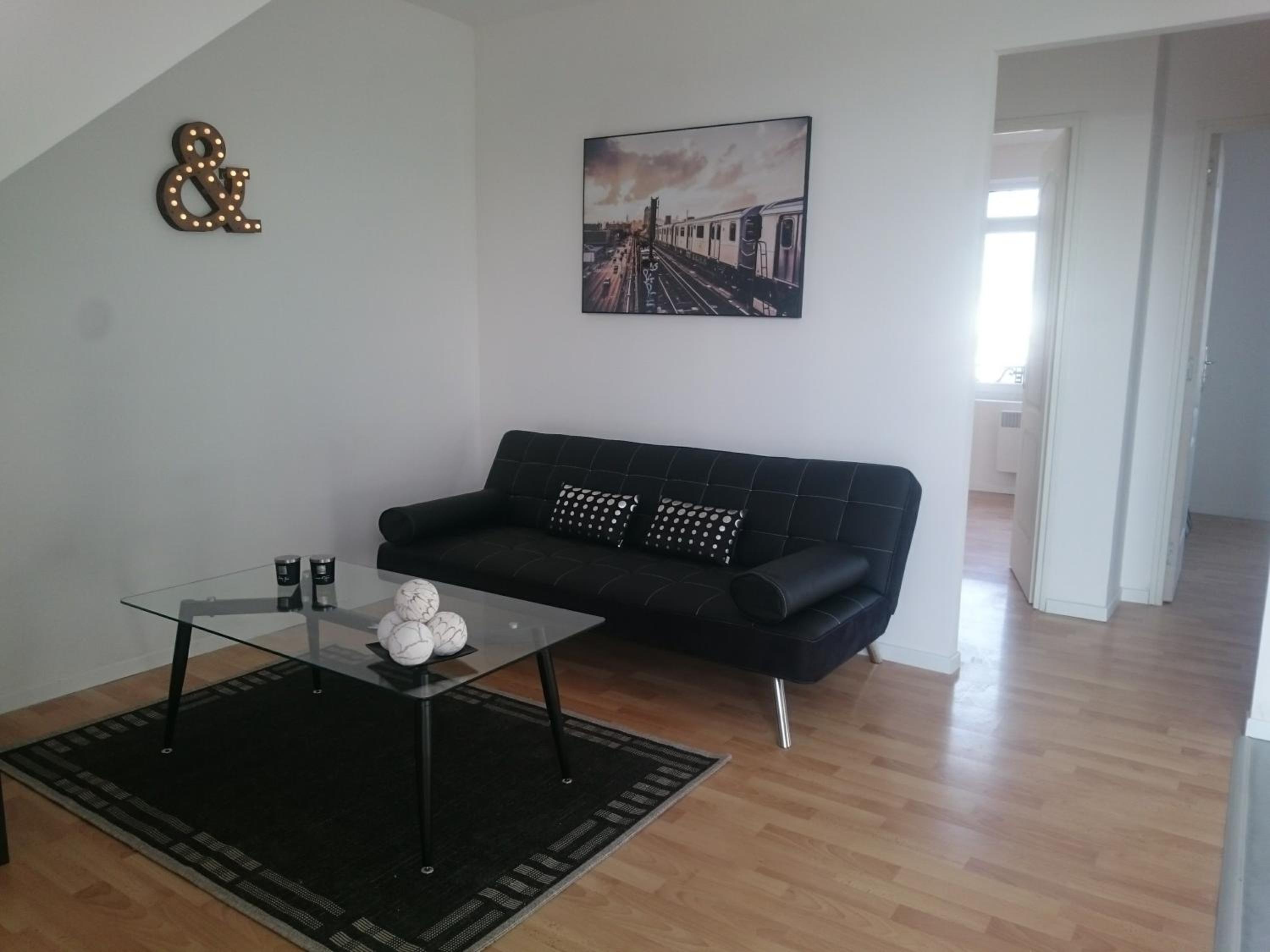 Apartment with Balcony and City View photo 1