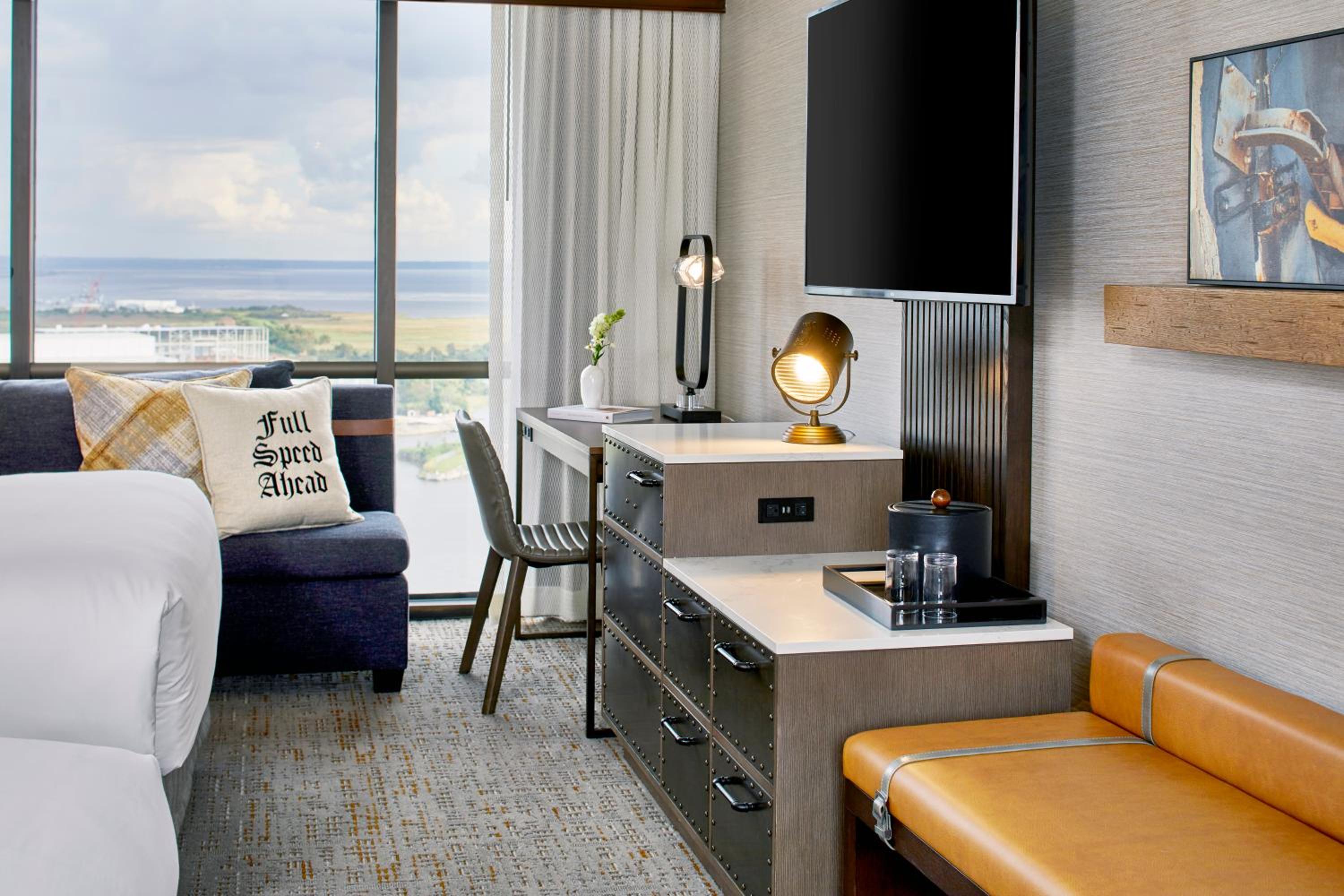 Deluxe Queen Room with Two Queen Beds, River View and Tub - Mobility Accessible - Photo 1