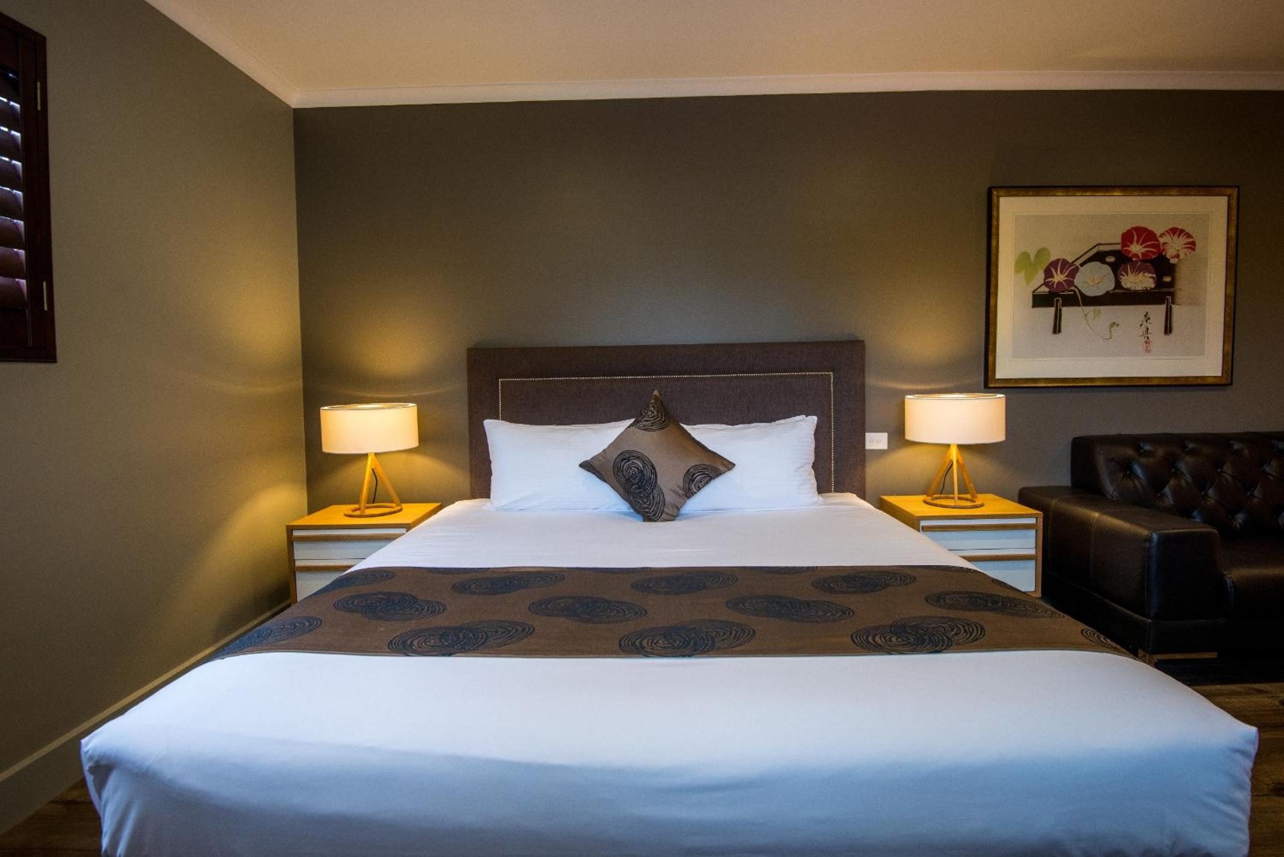 Premium King Room - Photo 2