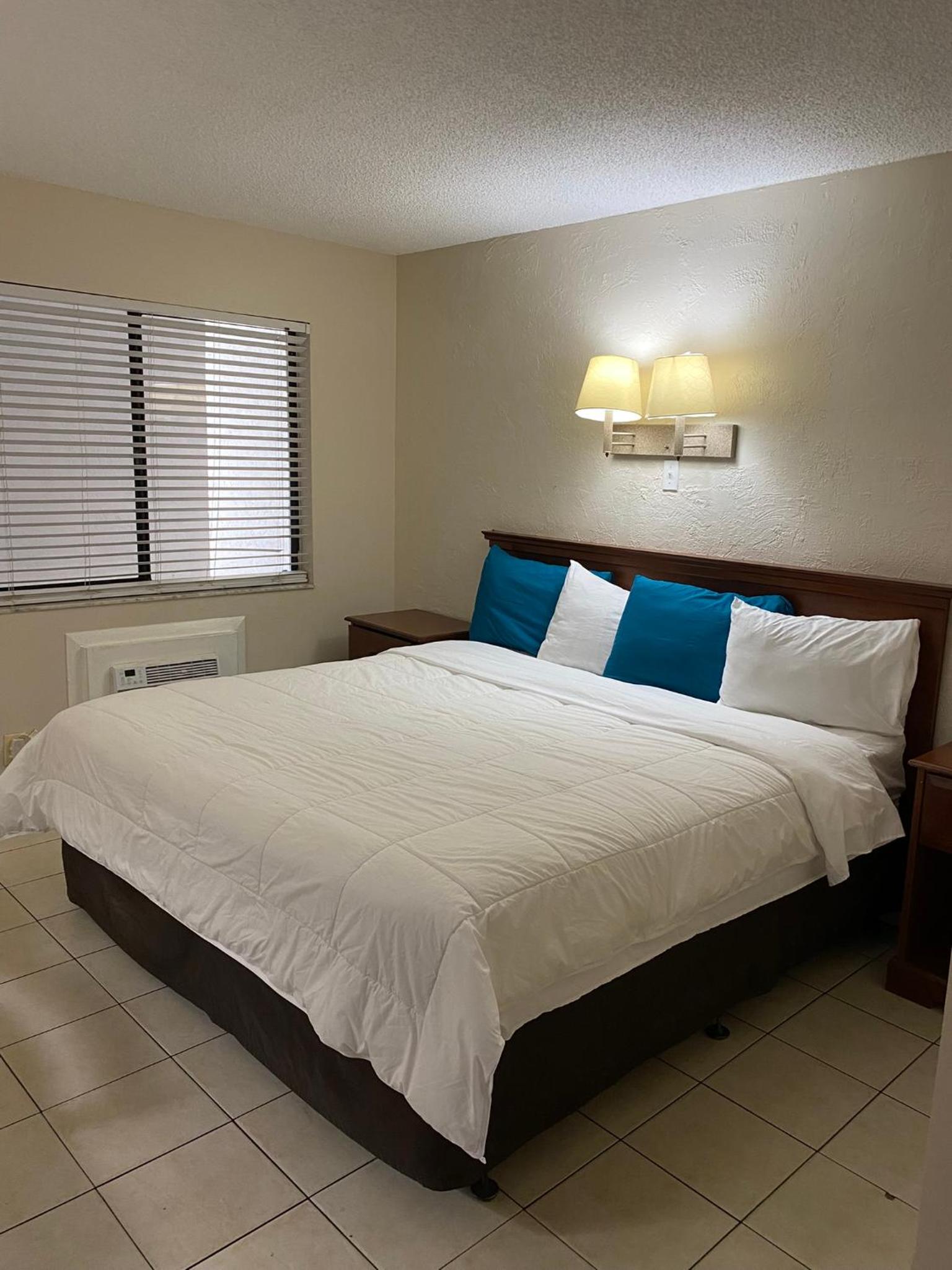 Standard King Room photo 3