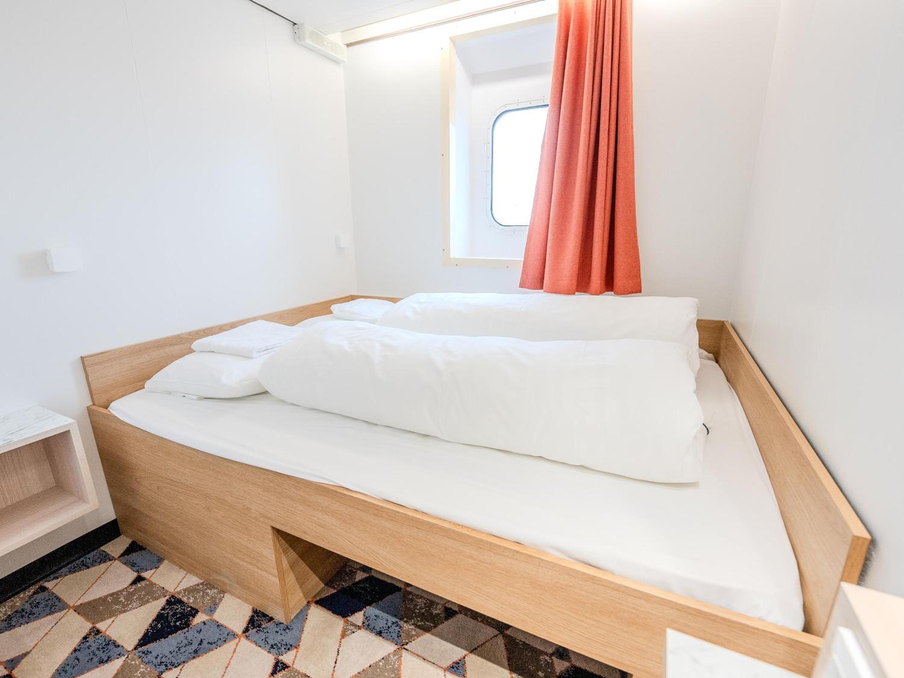 Standard double bed cabin with sea view photo 1