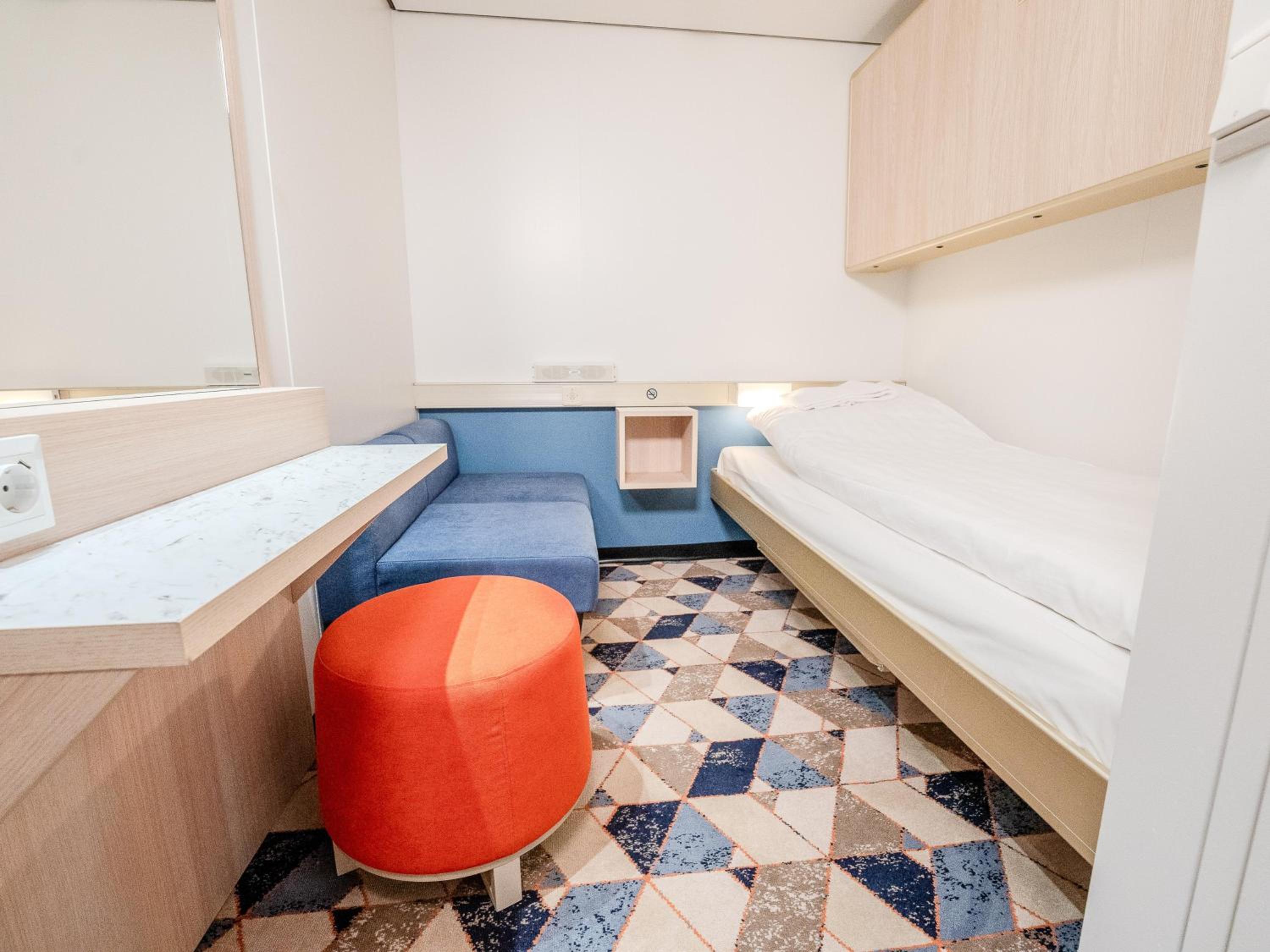 Standard inside 2-bed bunk cabin