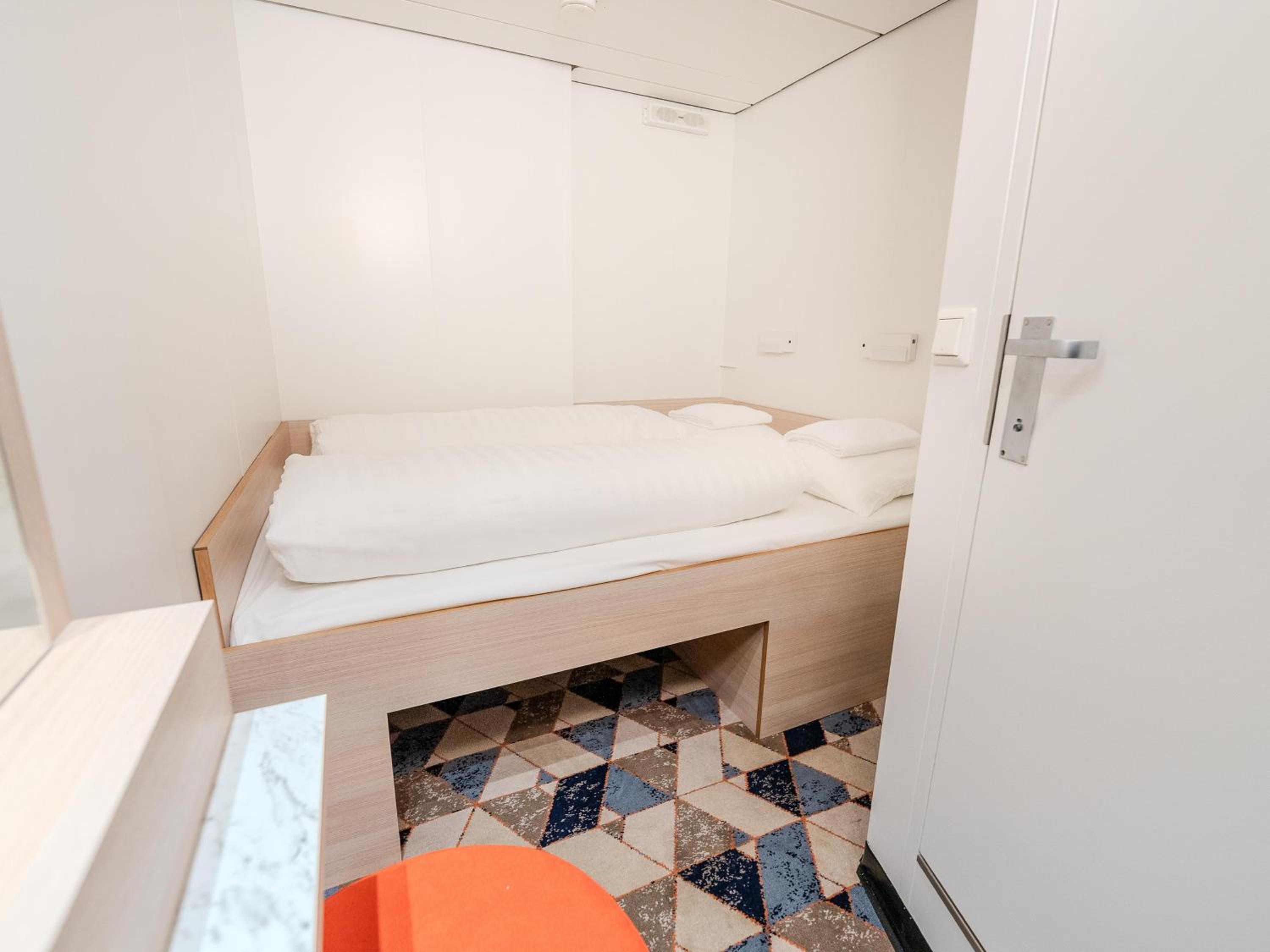 Standard inside double bed cabin photo 2