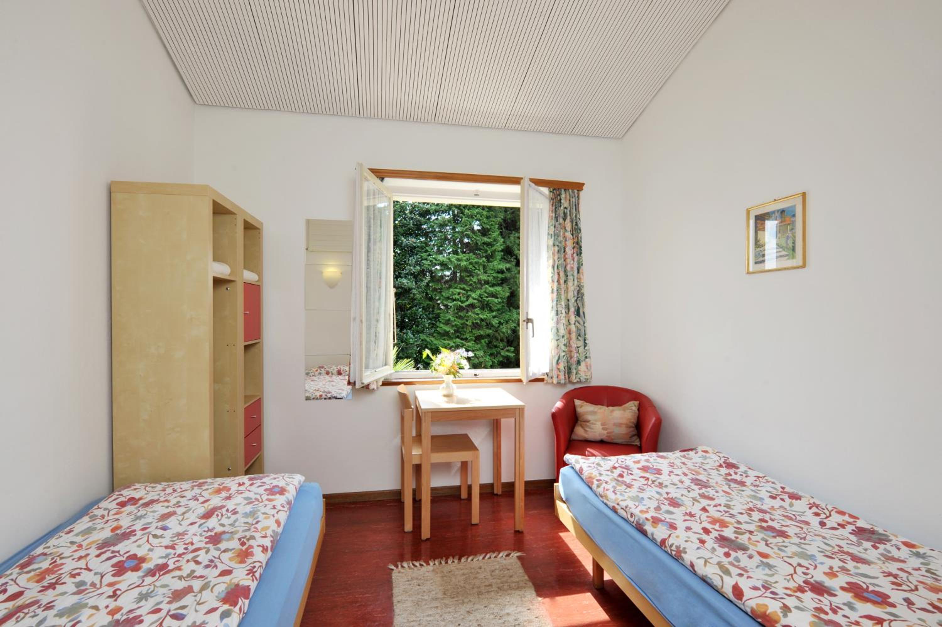 Economy Twin Room with Shared Bathroom photo 3