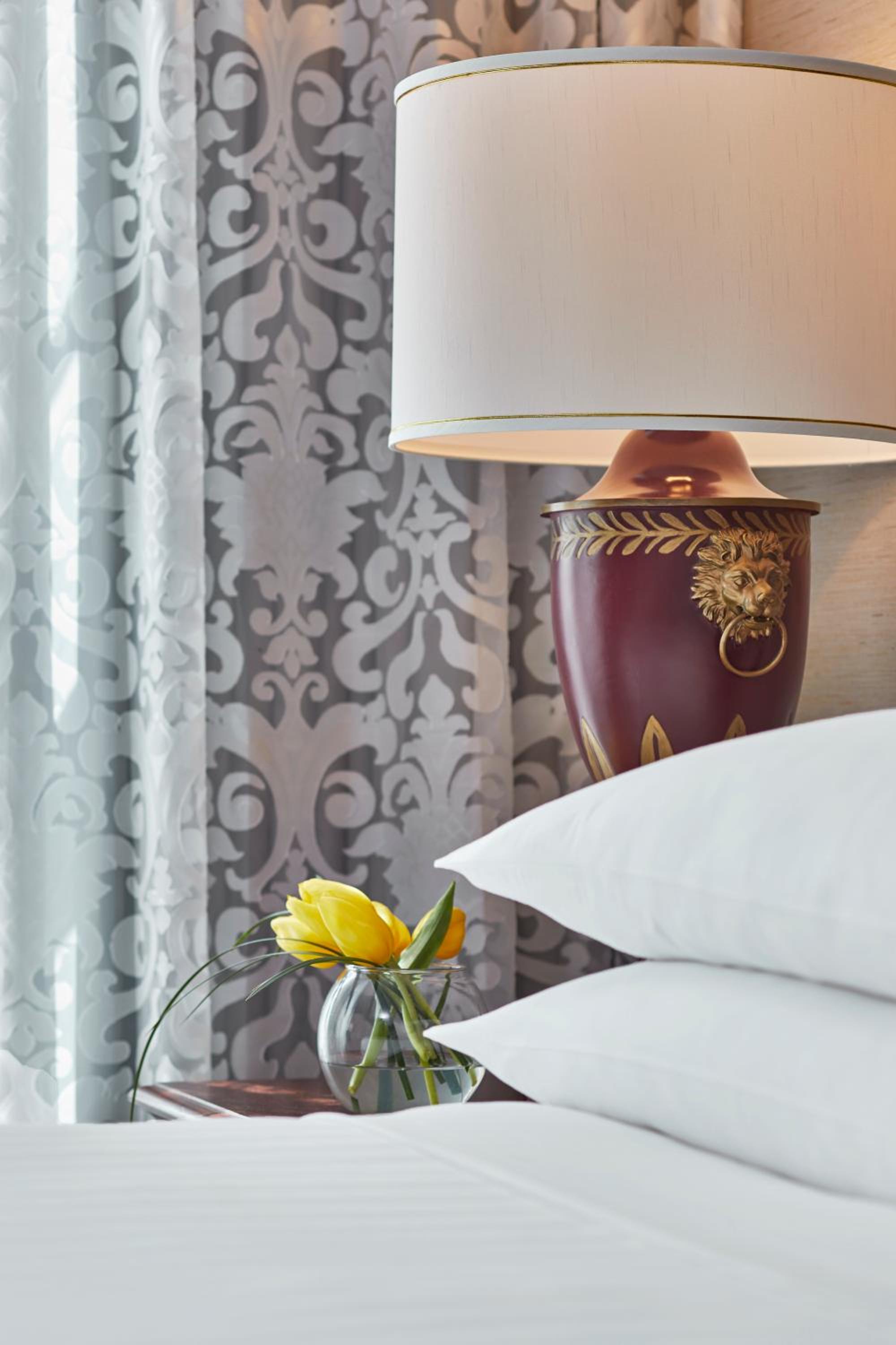 Club Lounge Access Deluxe King Room - Historic Building - Hearing Accessible
