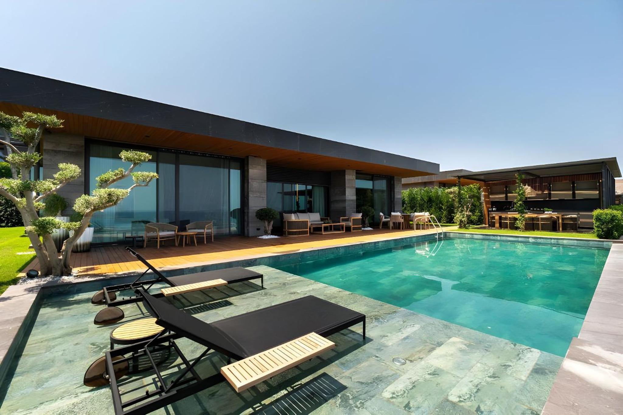Four Bedroom Executive Home - Seafront photo 2