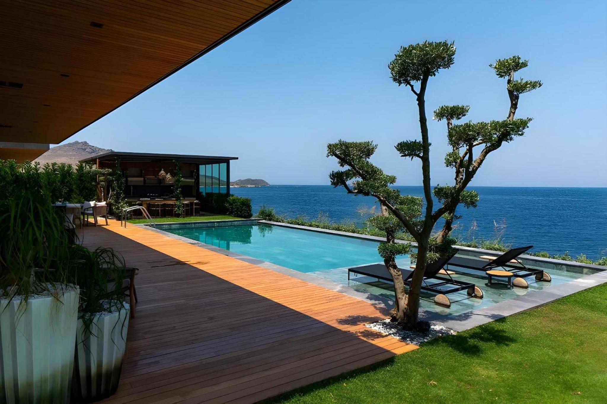 Four Bedroom Executive Home - Seafront