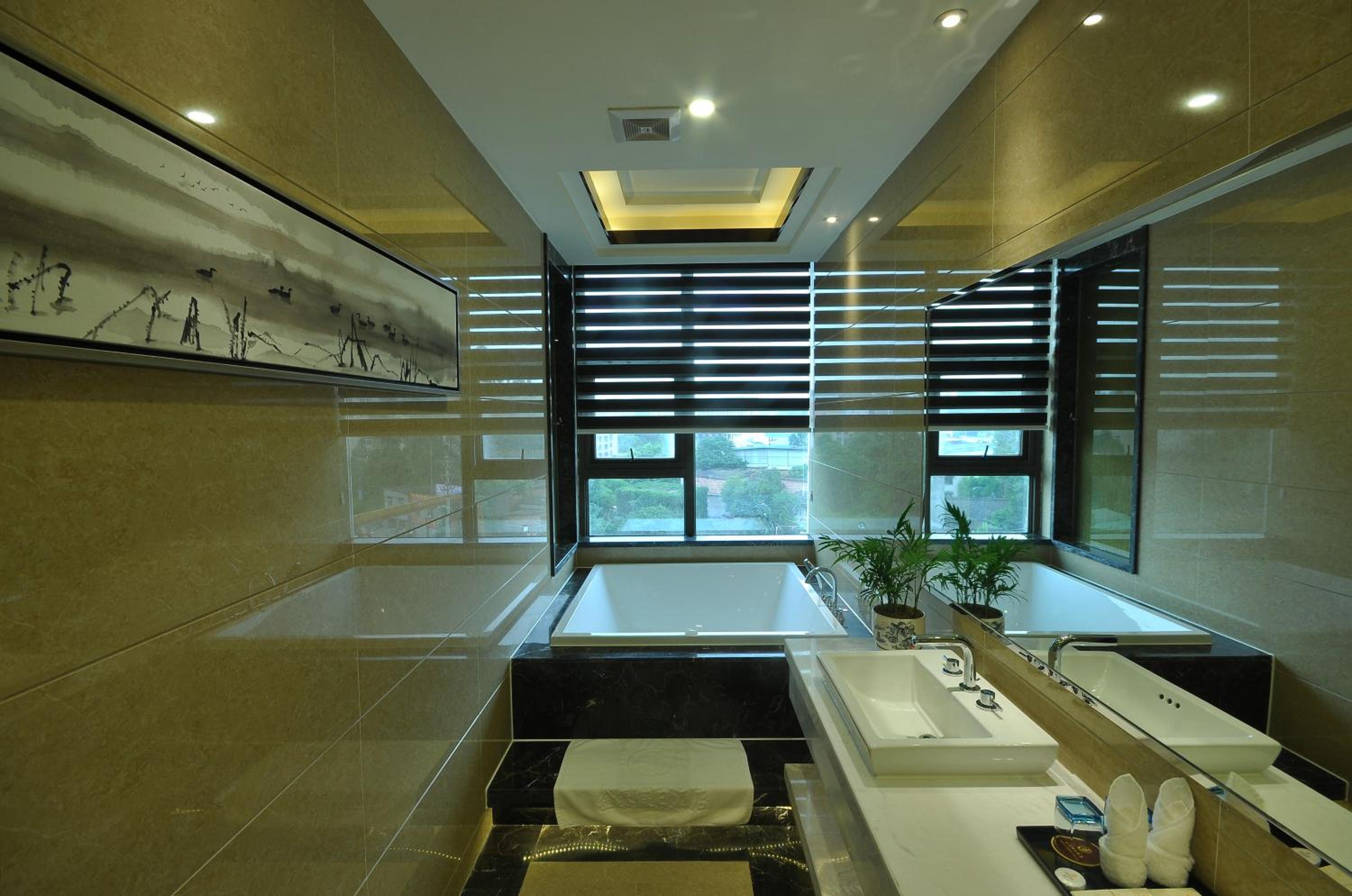 Deluxe Queen Room