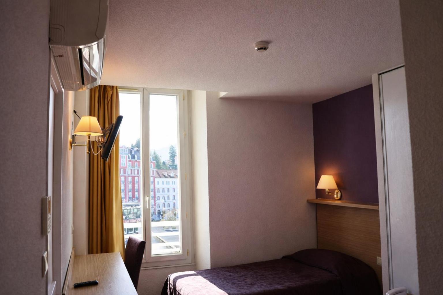 Twin Room with Air-Conditioning