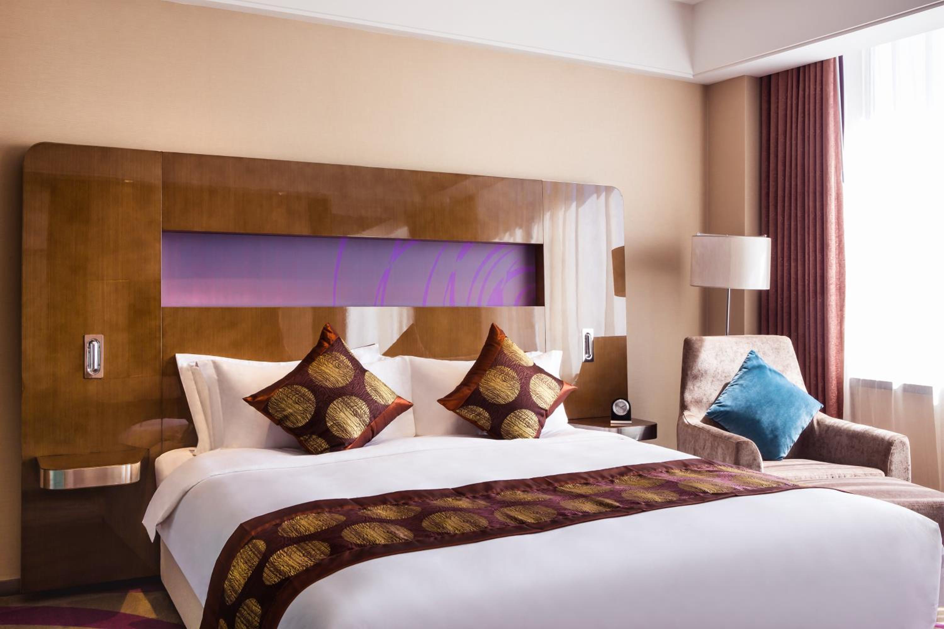 Deluxe King or Twin Room