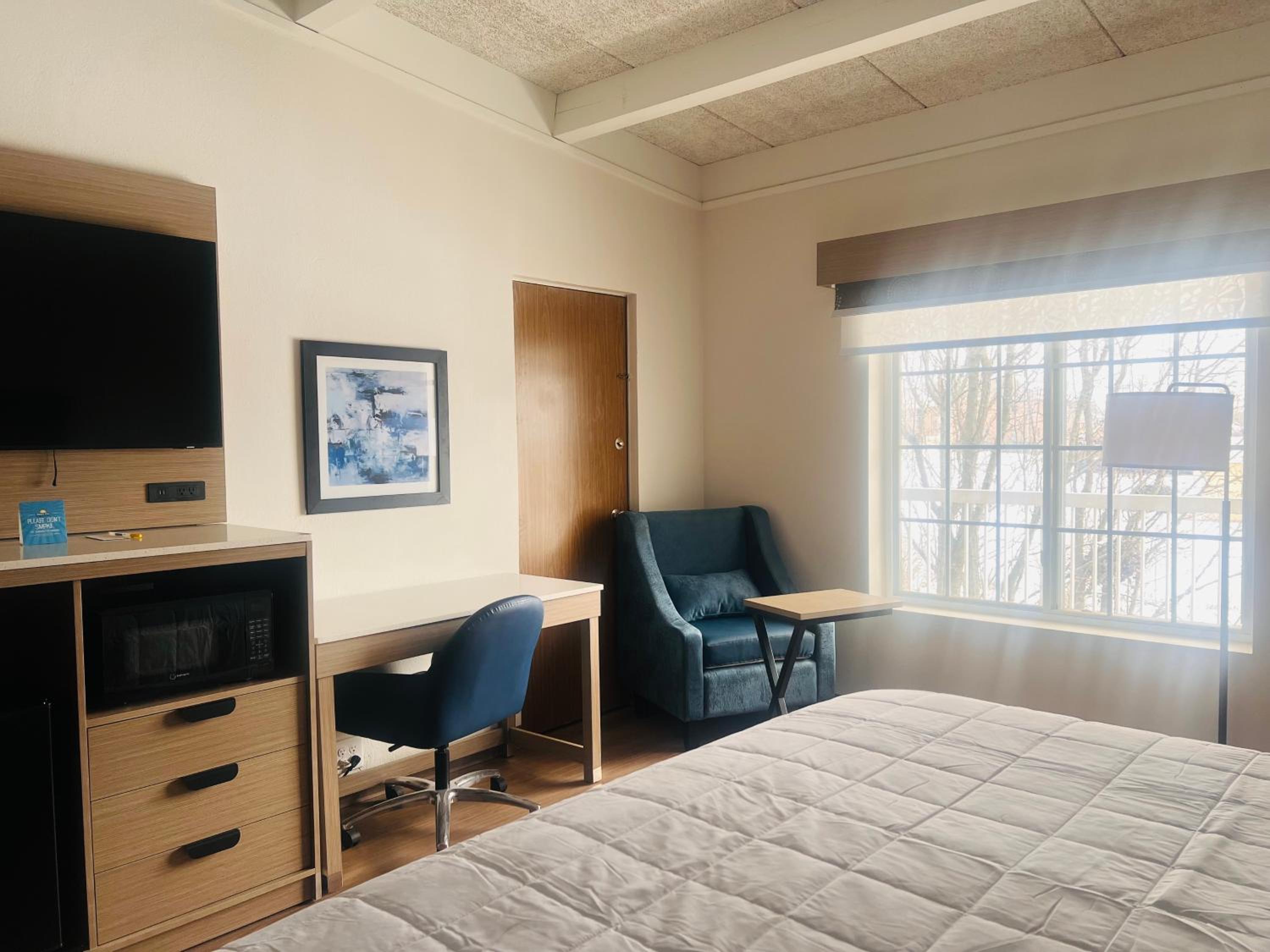 Superior King Suite - Non-Smoking - Photo 1