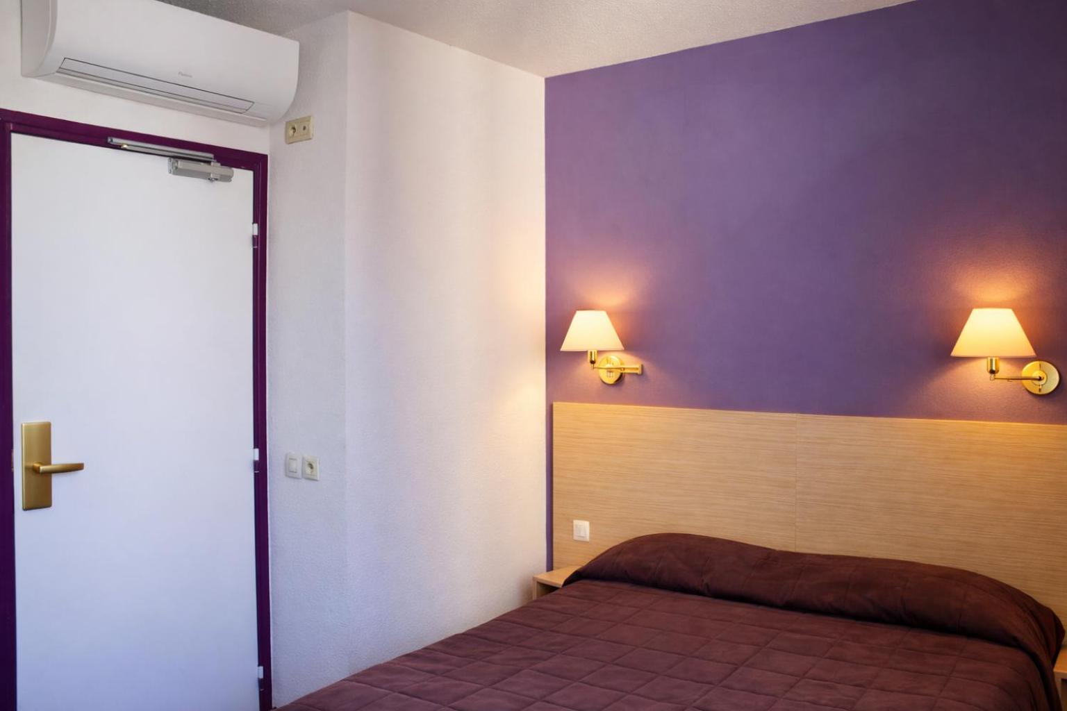 Single Room with Air-Conditioning