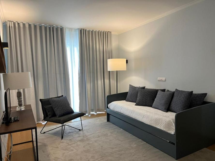 Suite - Photo 1