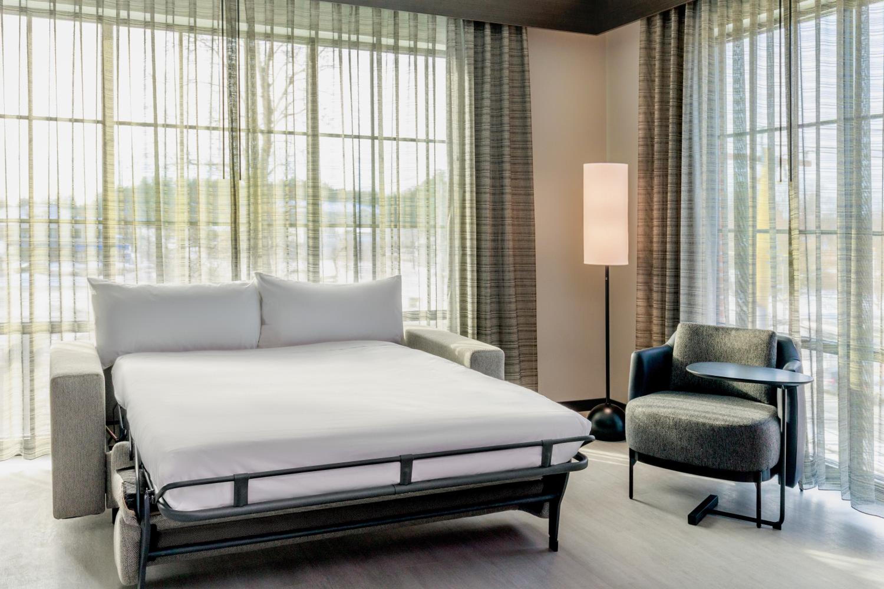 Deluxe King Room with Sofa Bed photo 2