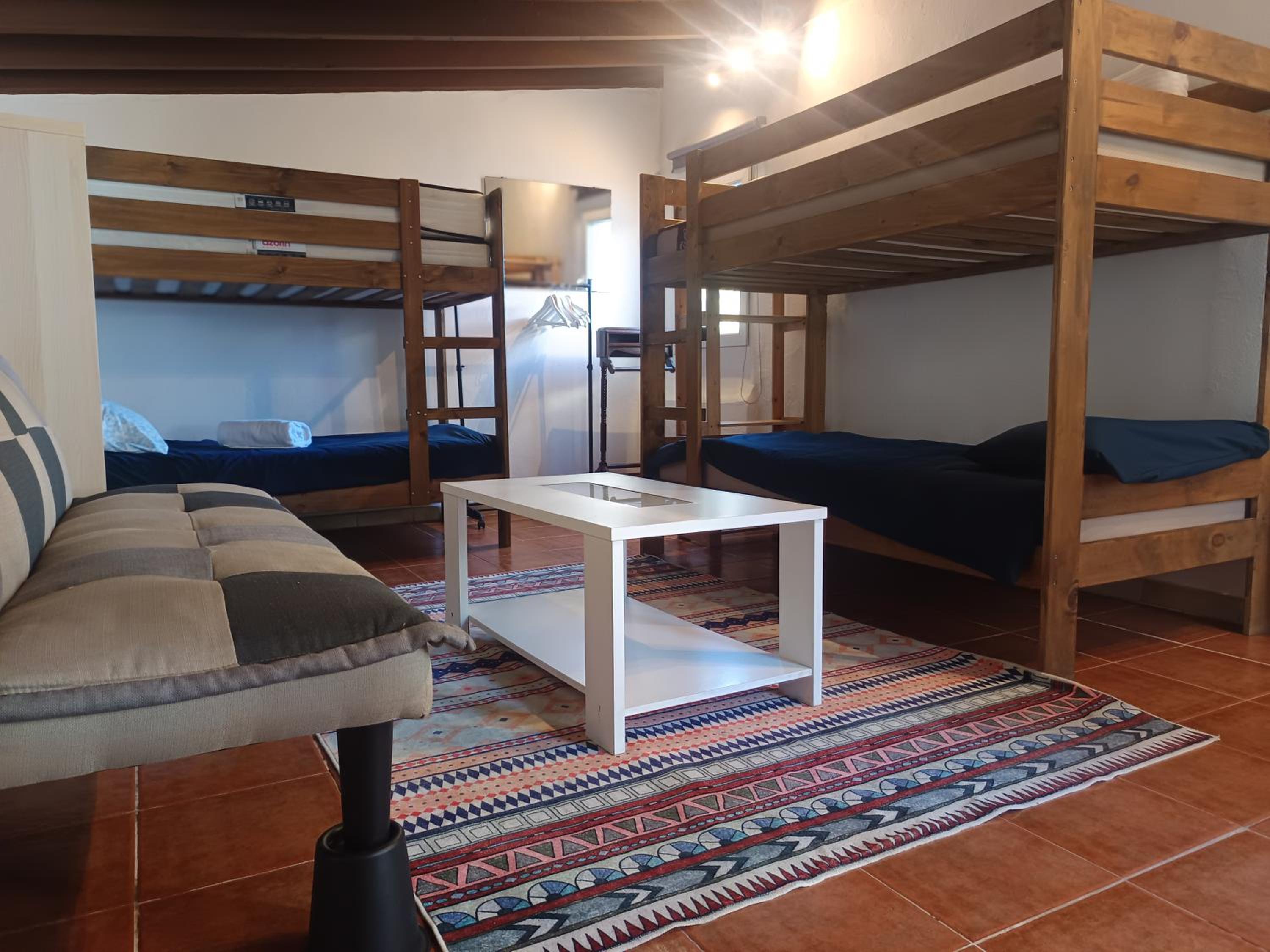 Dormitorio Compartido Mixto de 6 Camas