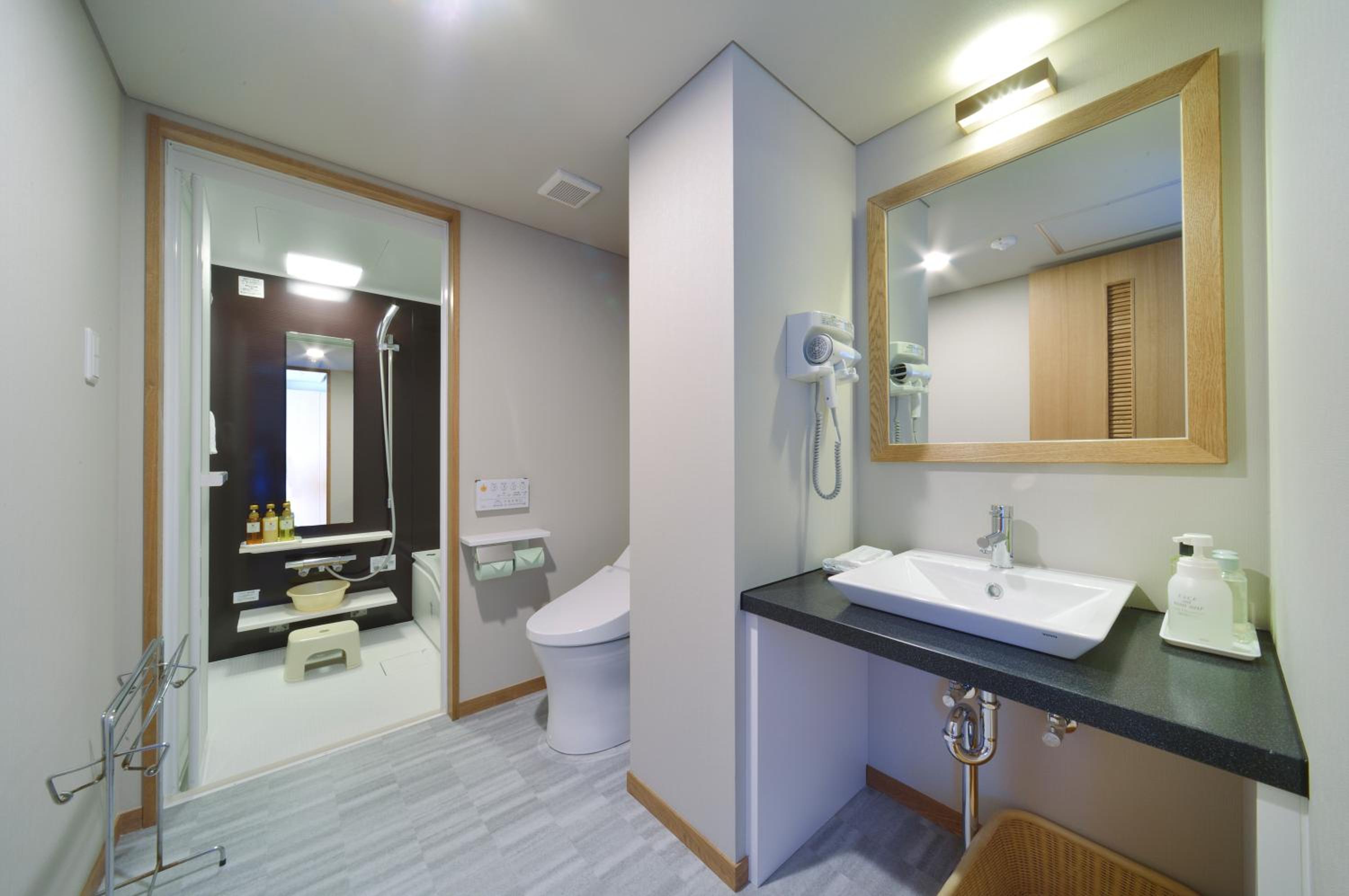 Twin Room - Breakfast Included - Non-Smoking photo 2