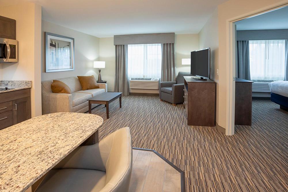 Suite - Photo 3