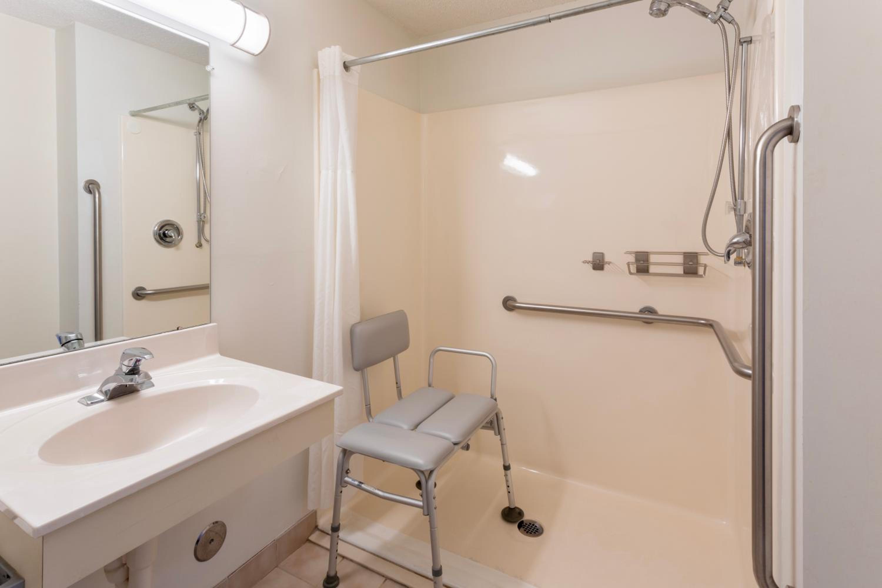 Double Room - Disability Access - Photo 1