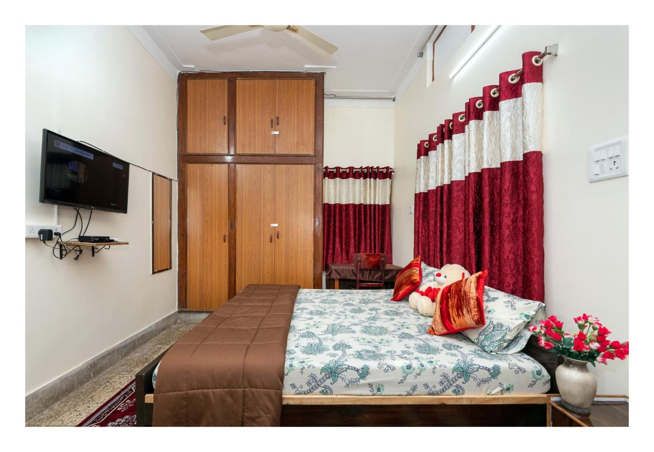 Deluxe Double Room (2 Adults + 1 Child)