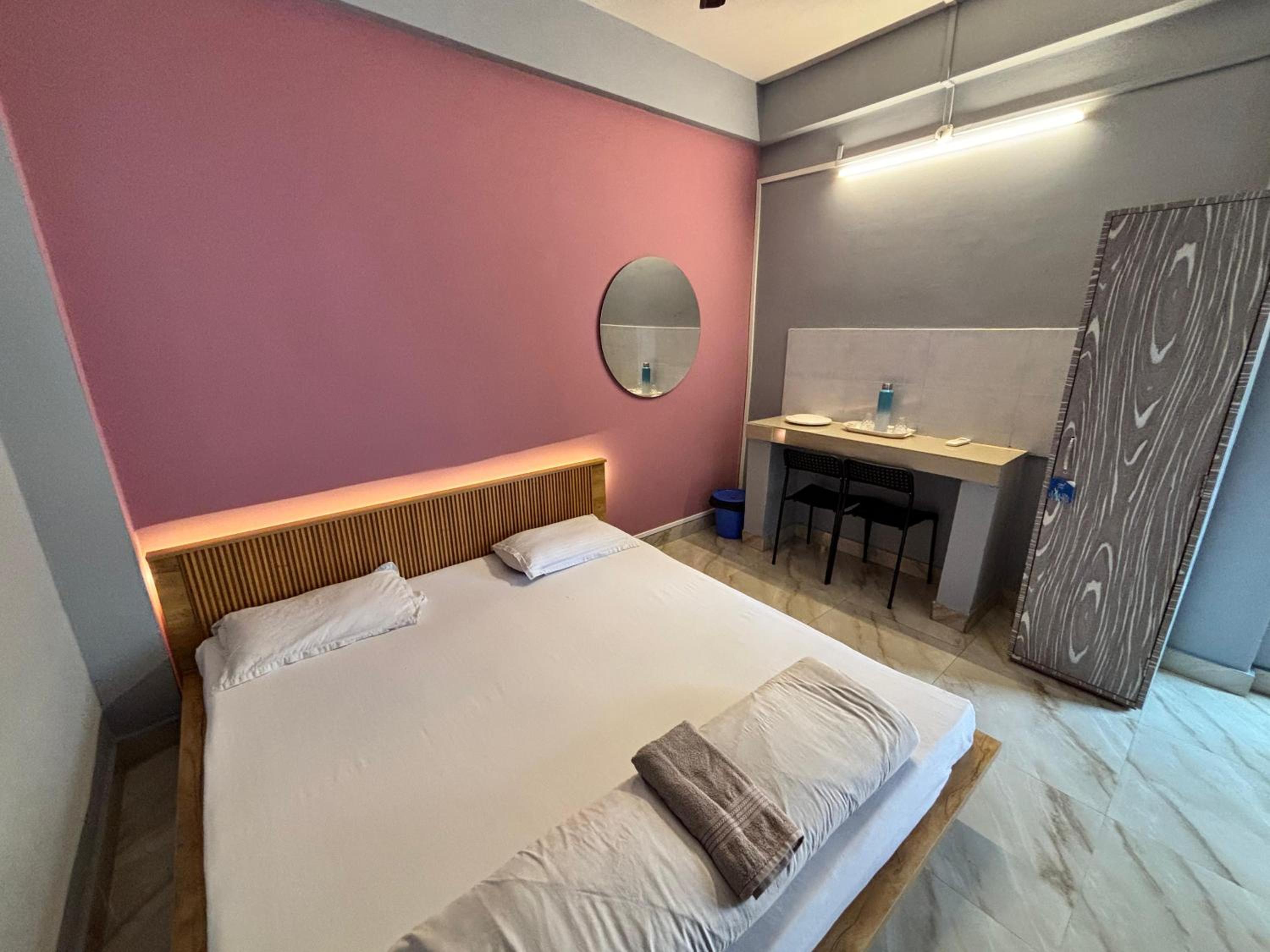 Budget Double Room photo 3
