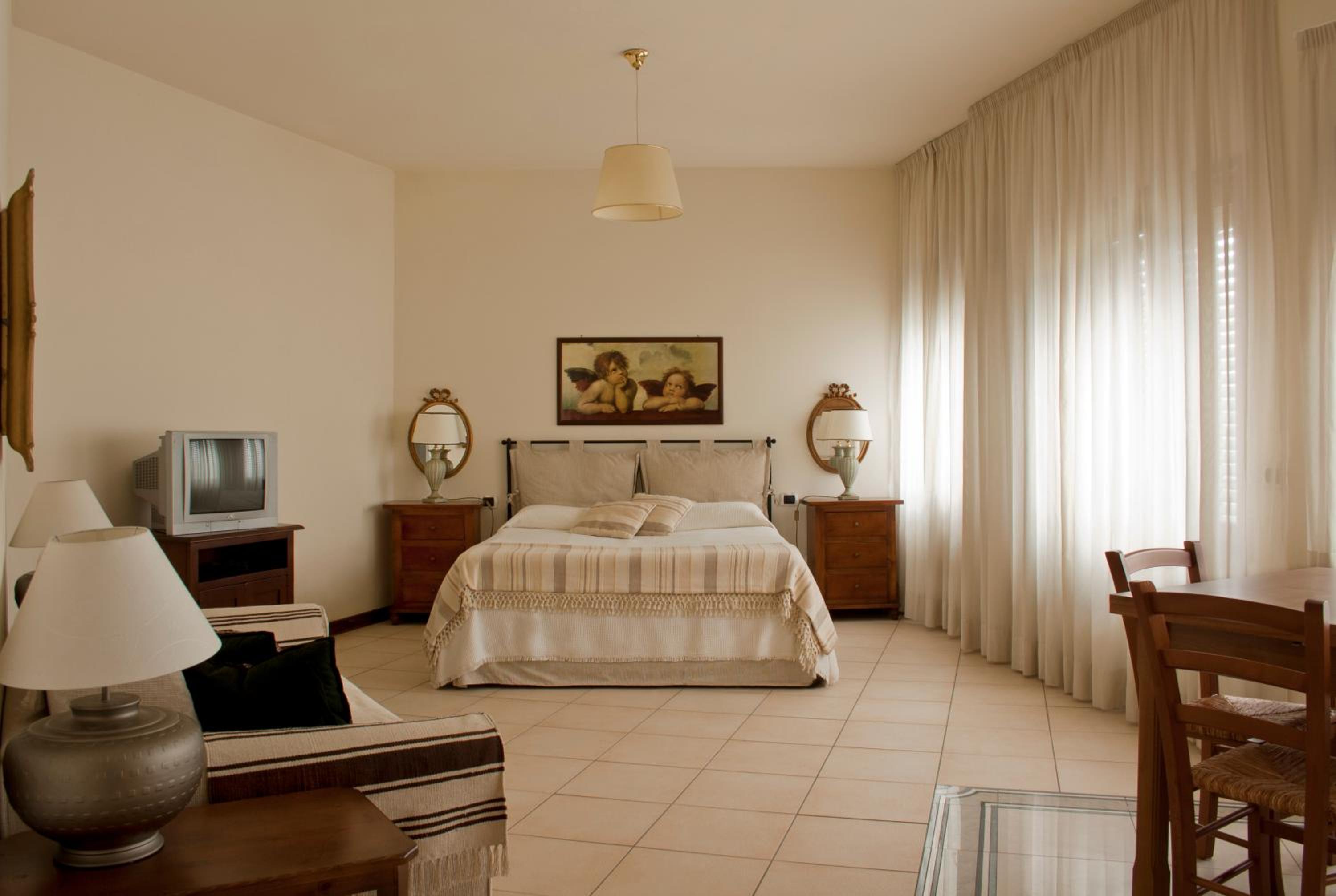 Studio Apartment photo 3