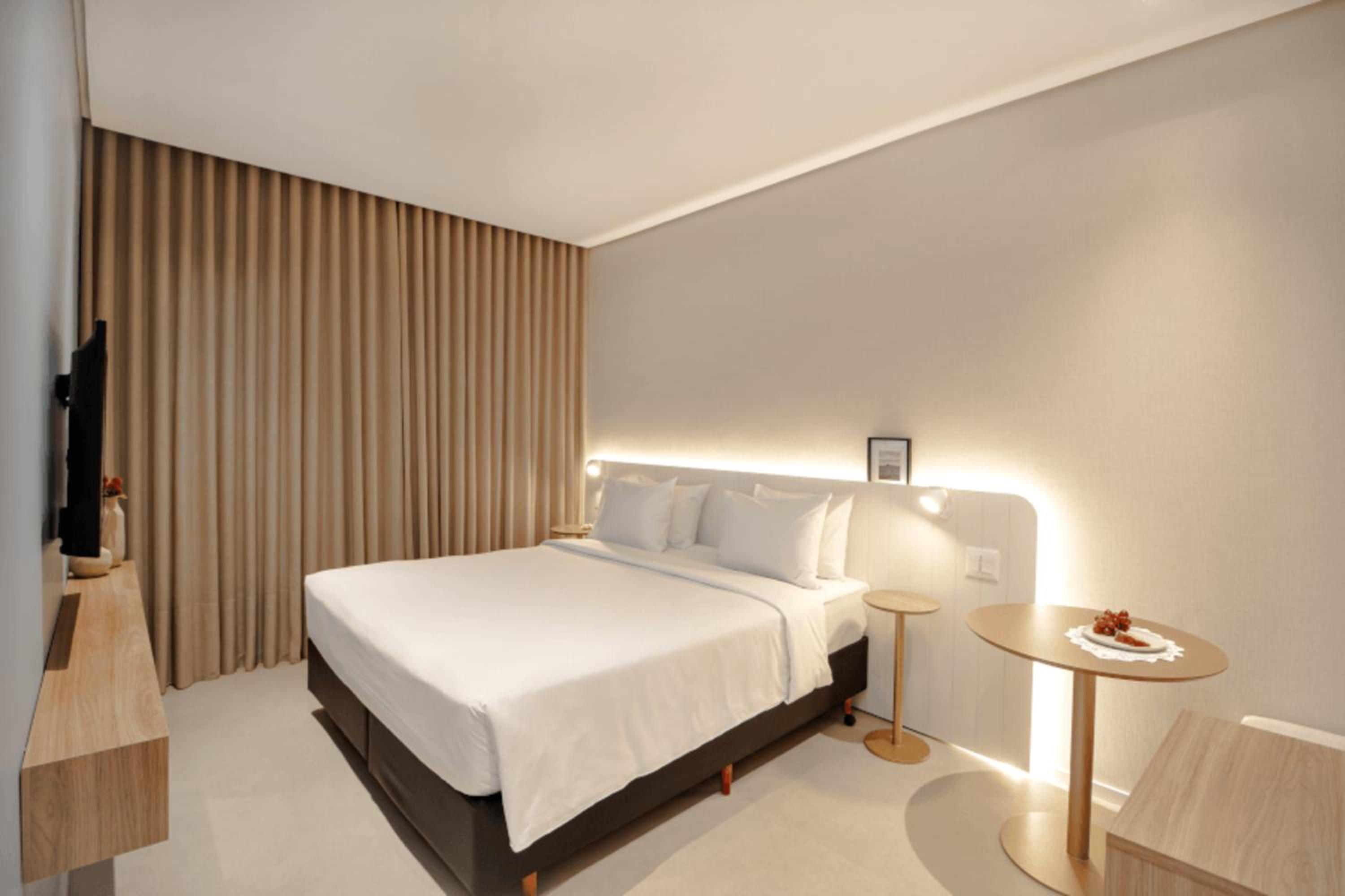 Premium Double - 1 Queen Bed - Photo 6