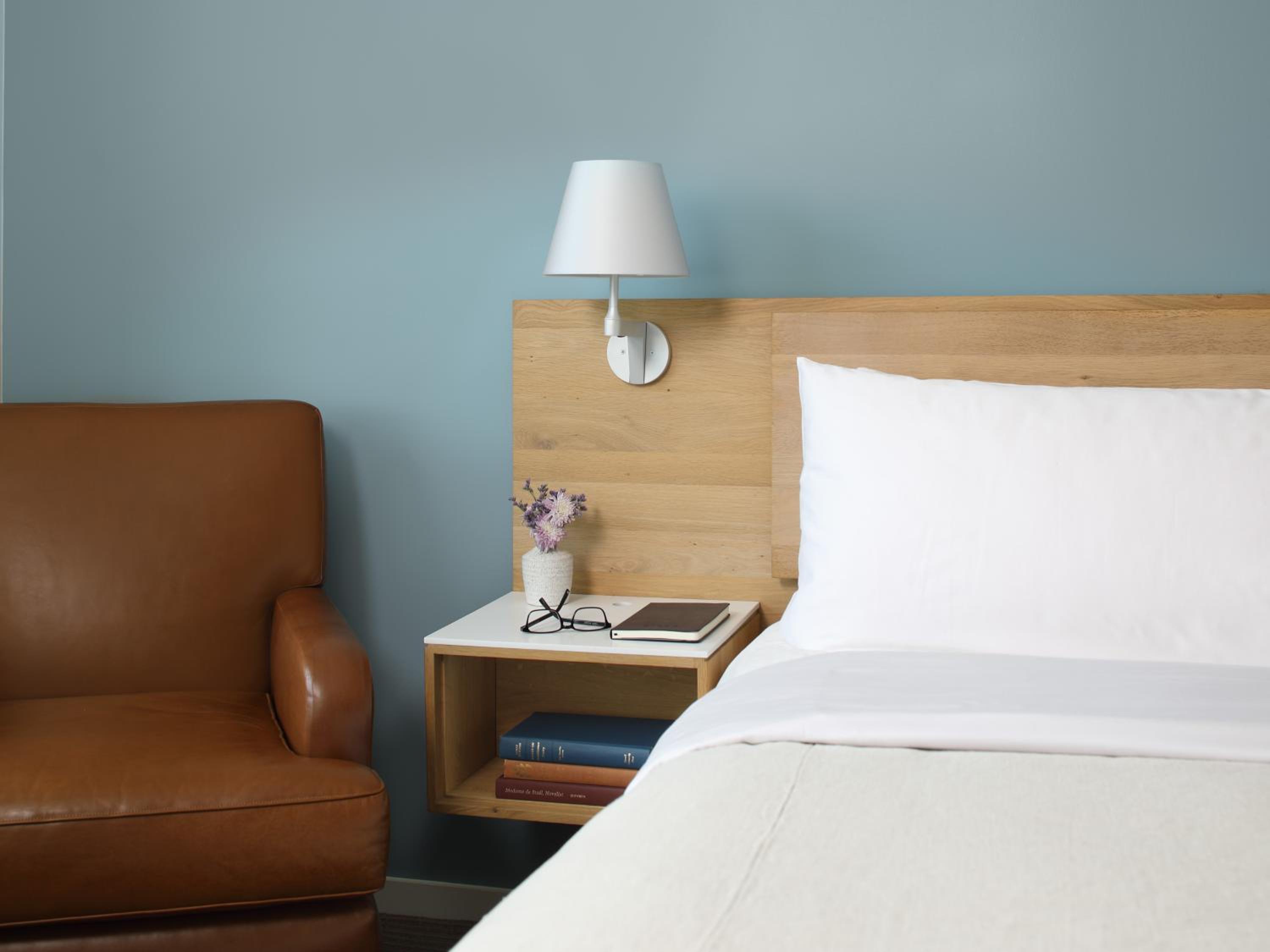 One King Room, Accessible thumbnail 6