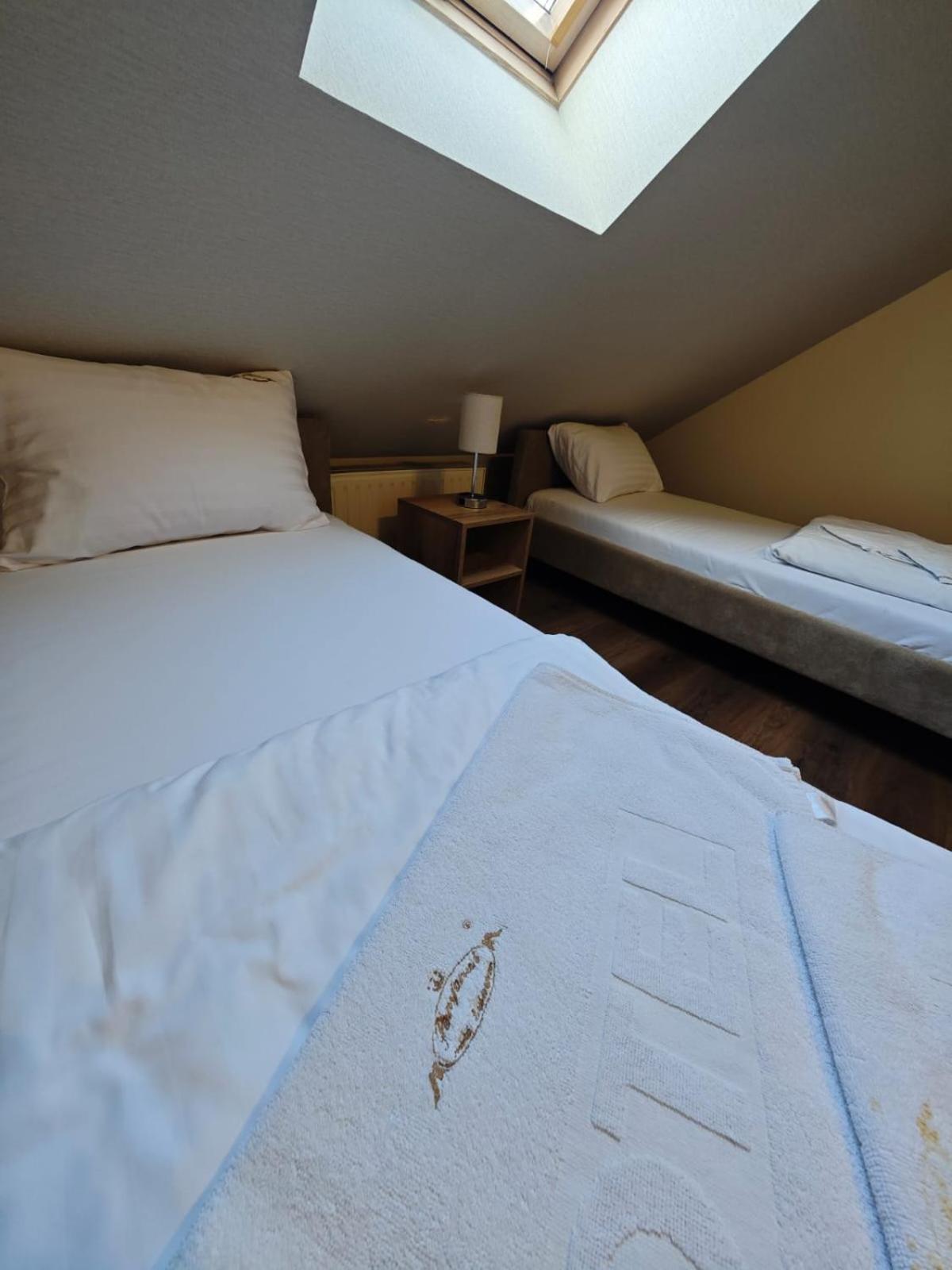 Economy Twin Room photo 3