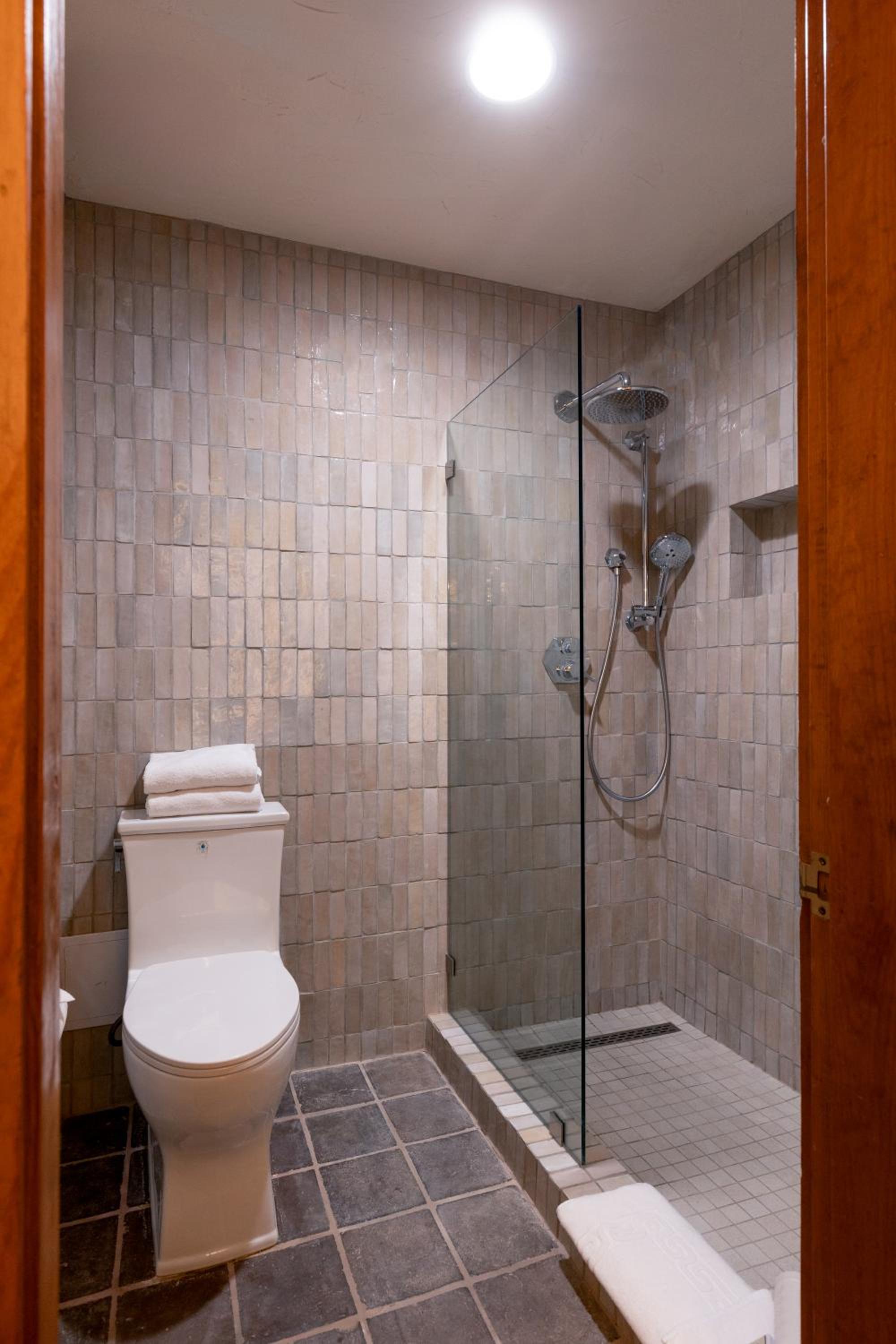 Suite - Photo 8