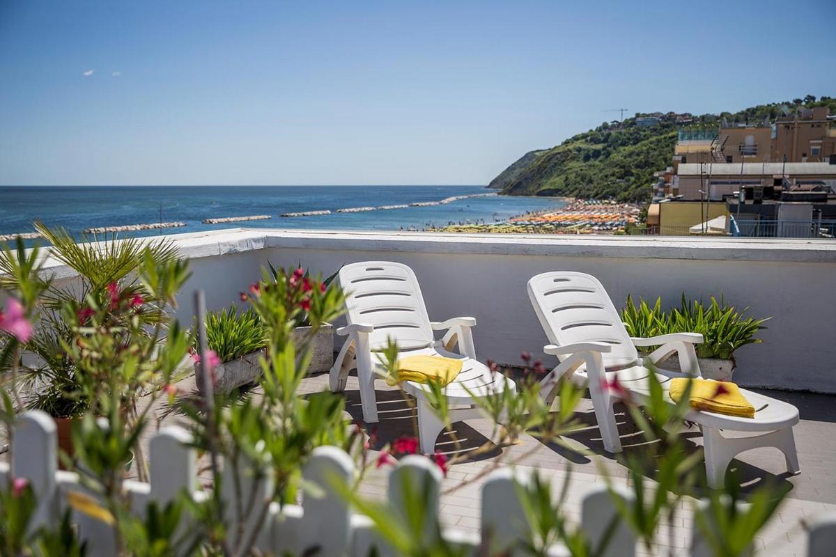 Superior Double or Twin Room with Sea View photo 1