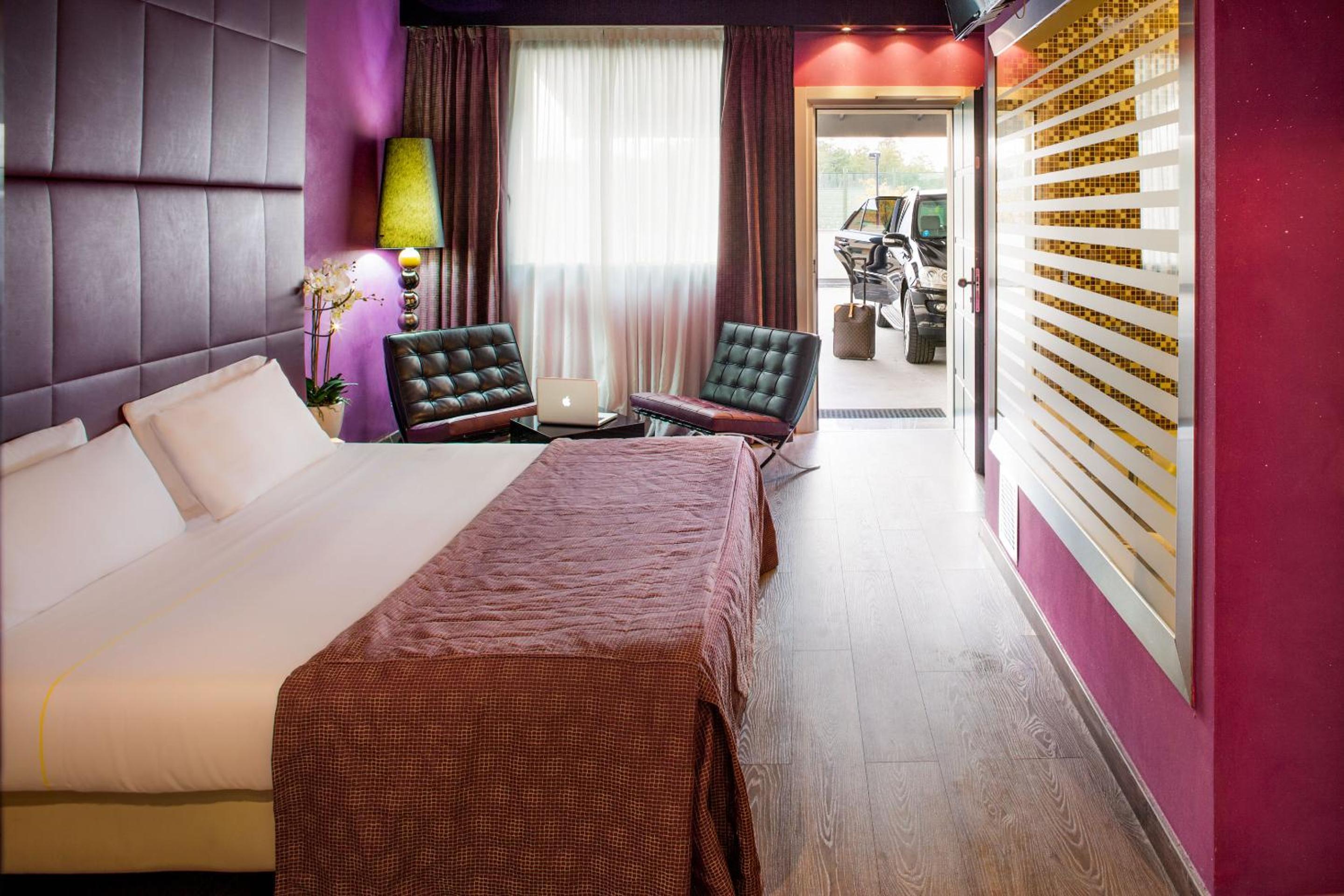 Double Room with Private Parking - Ground Floor - Photo 3