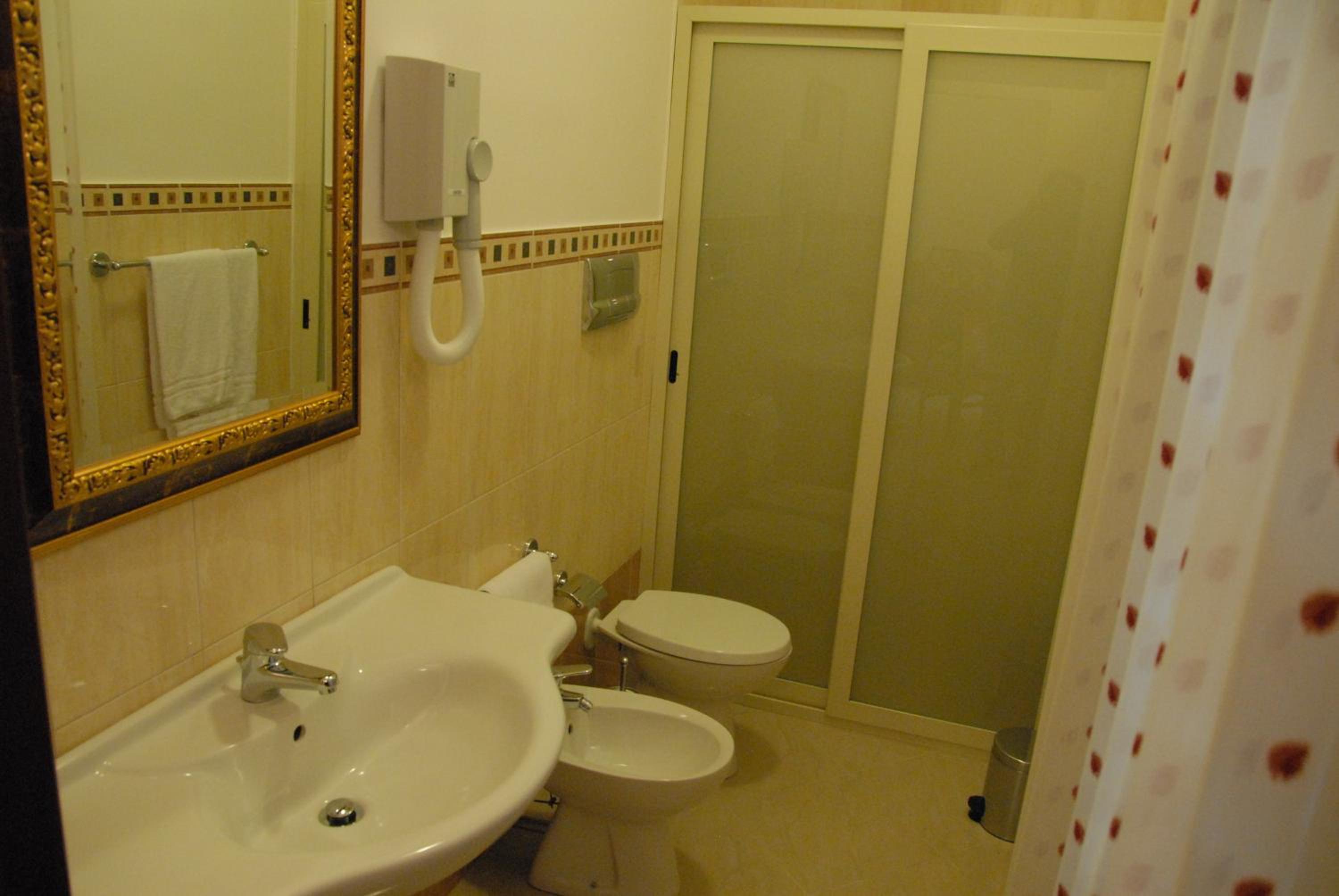 Deluxe Triple Room - Photo 7