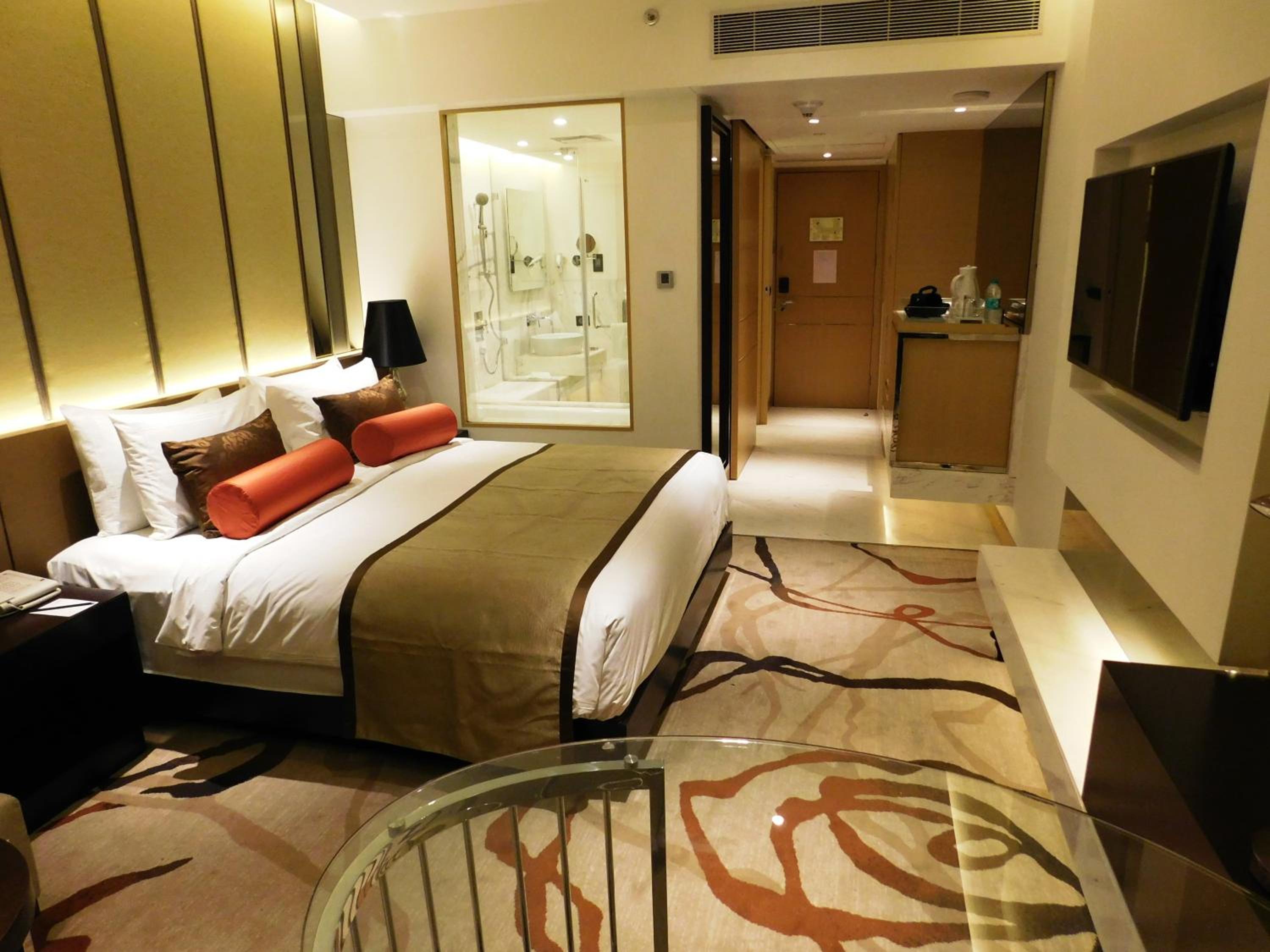 Premium King - 15% off on One-way Airport Transfers, Spa, Food & Beverage & Laundry thumbnail 6
