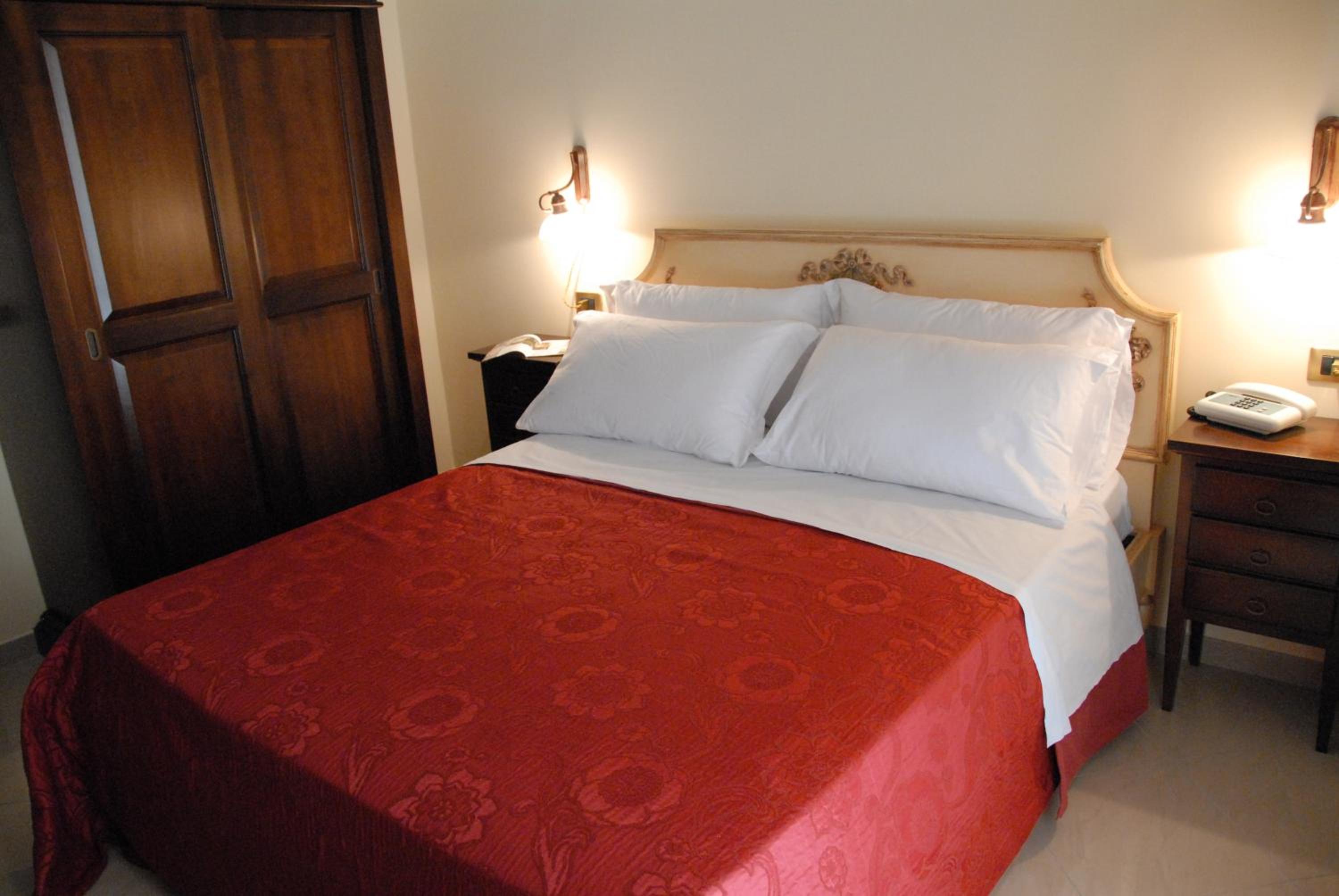 Double Room - Photo 7