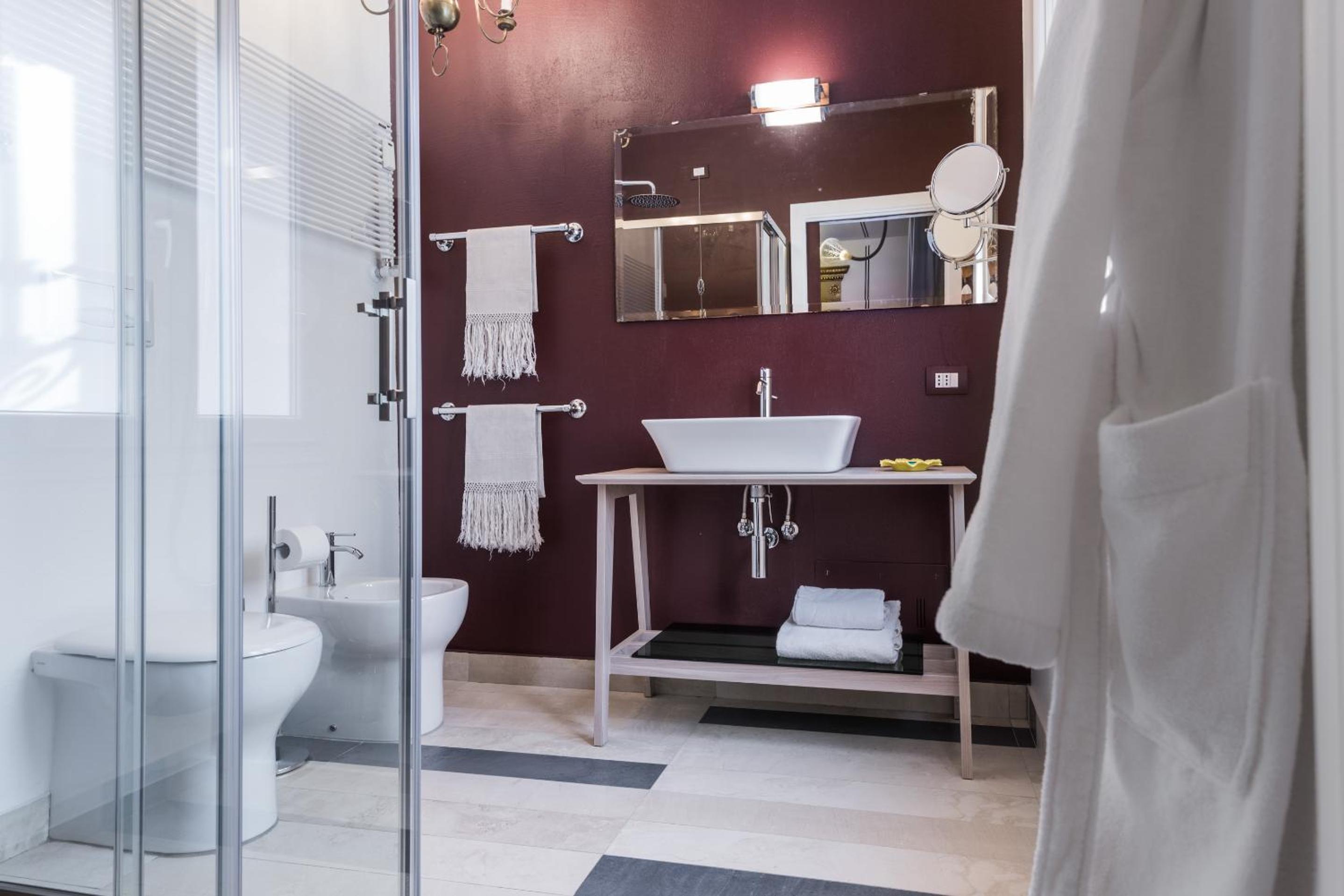 Deluxe Double or Twin Room - Photo 15