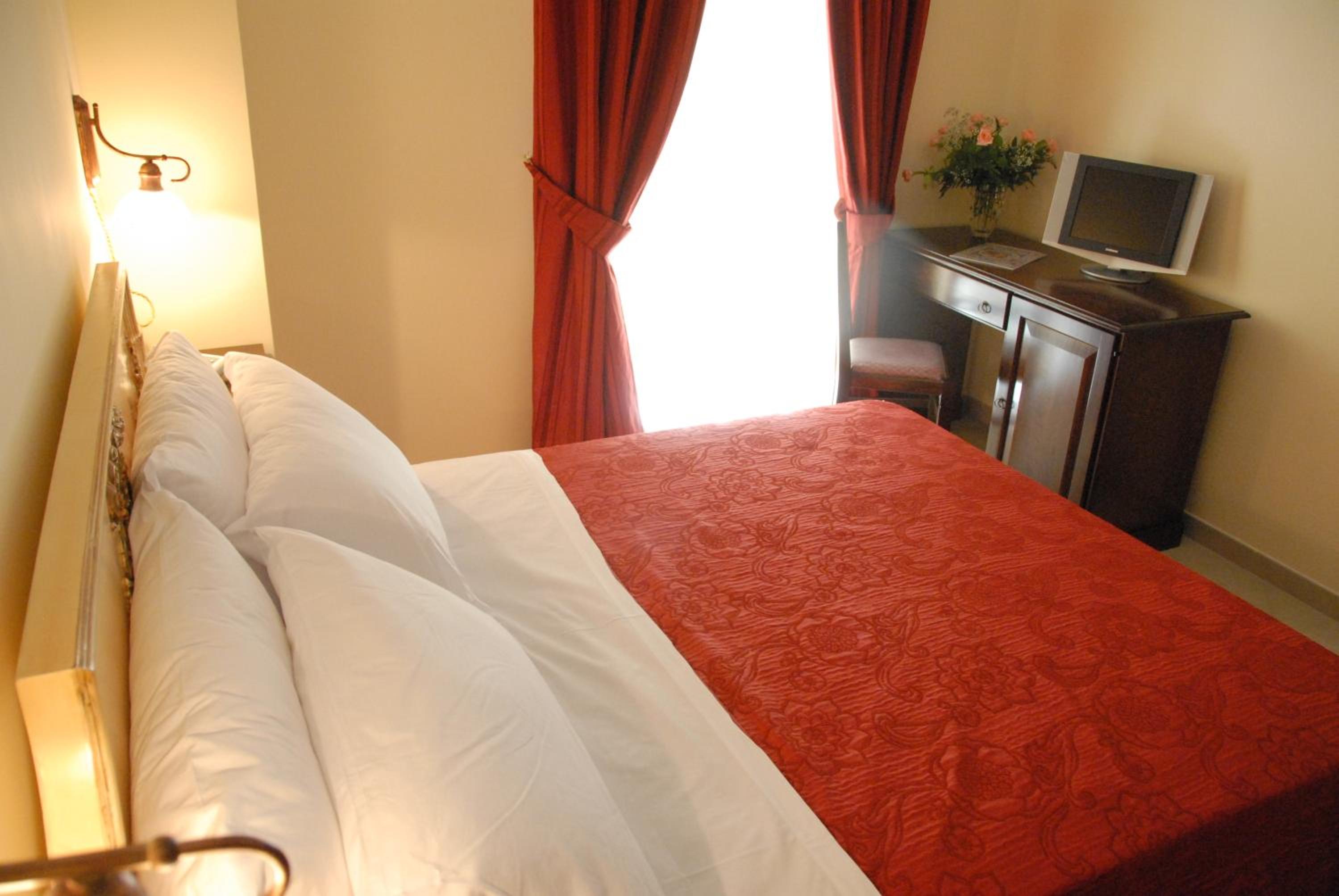 Double Room - Photo 1