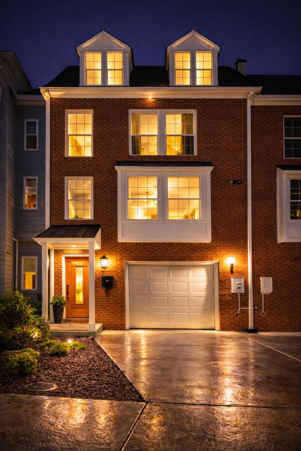 Six-Bedroom House photo 2