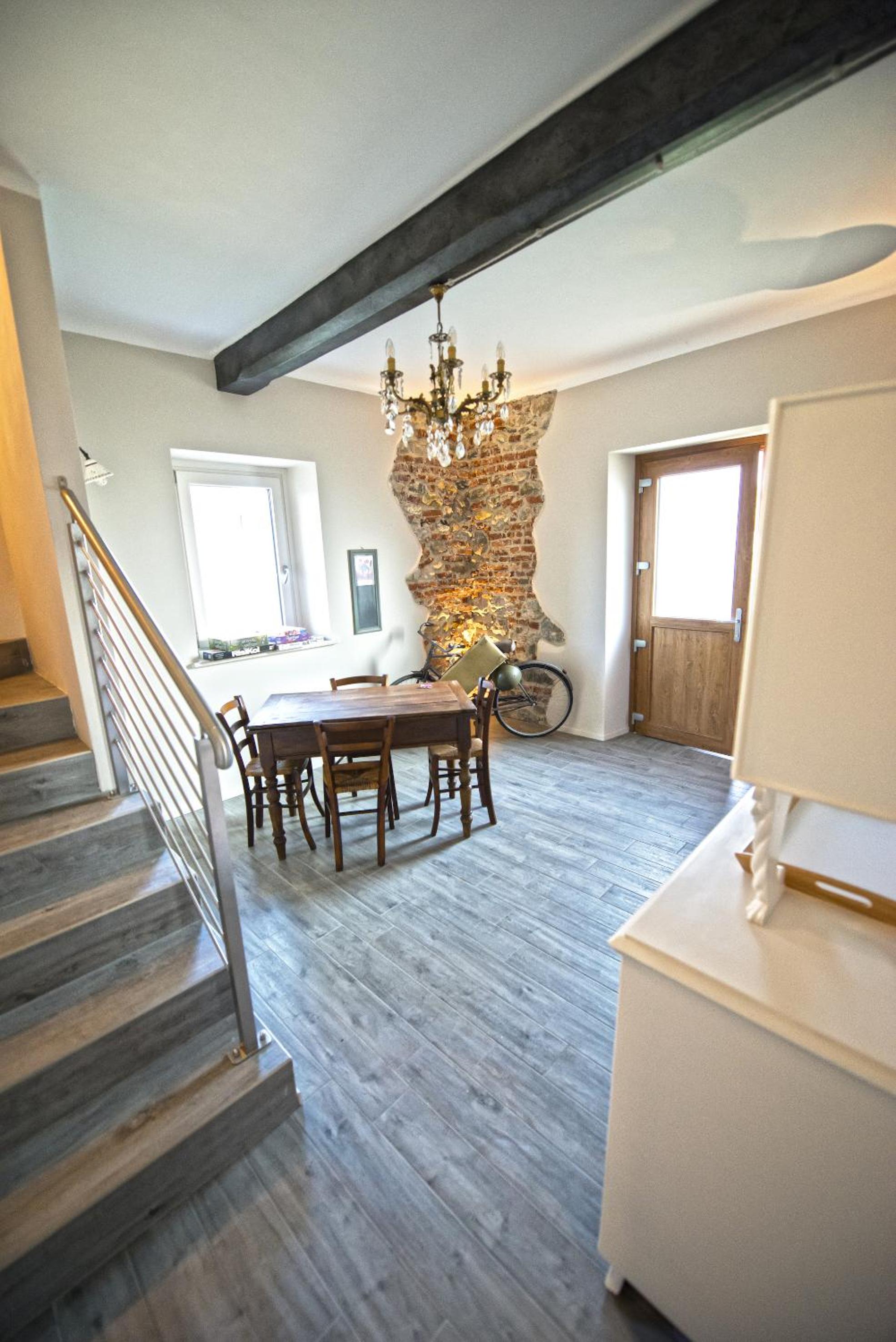 One-Bedroom Apartment - Photo 4