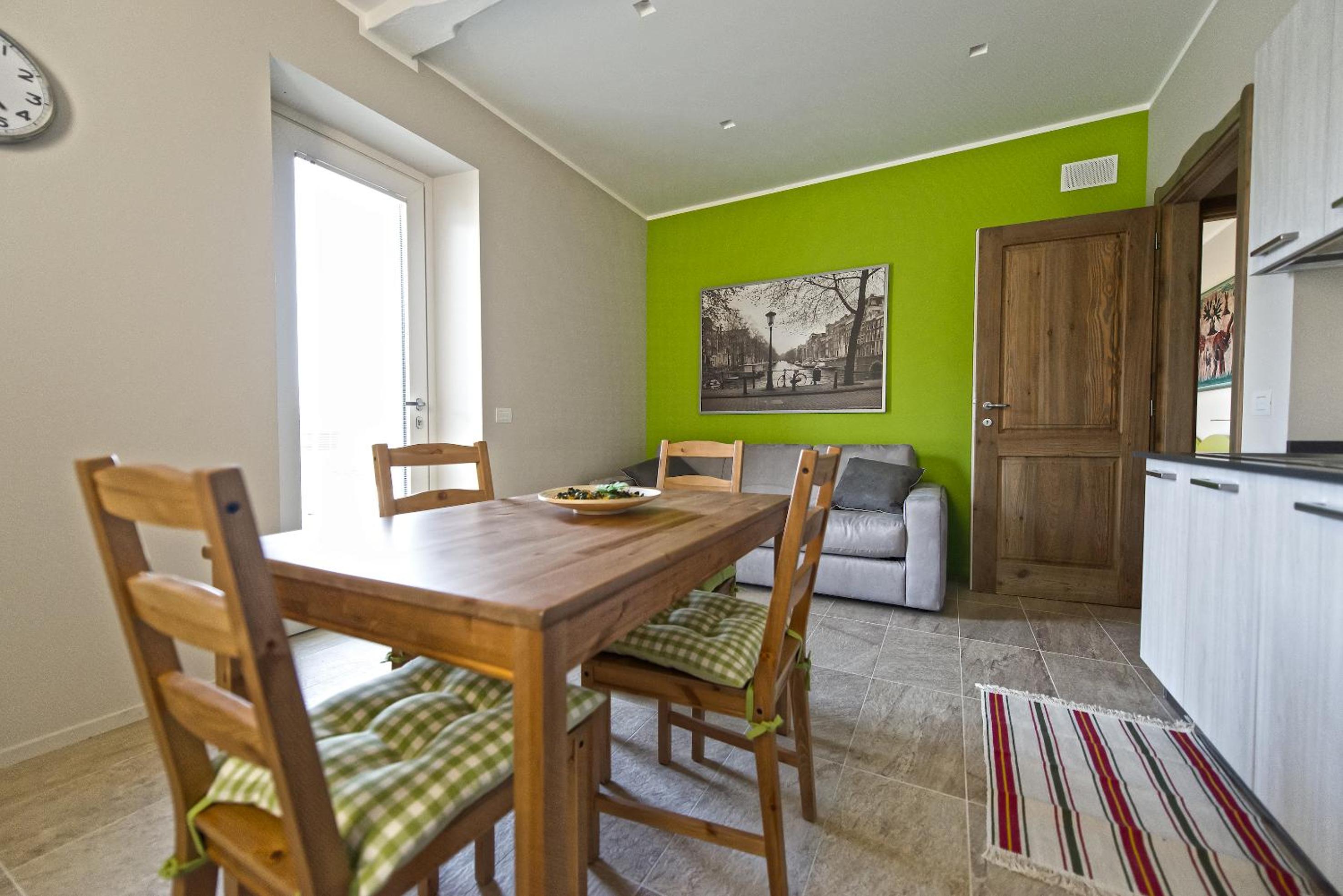 One-Bedroom Apartment - Photo 2