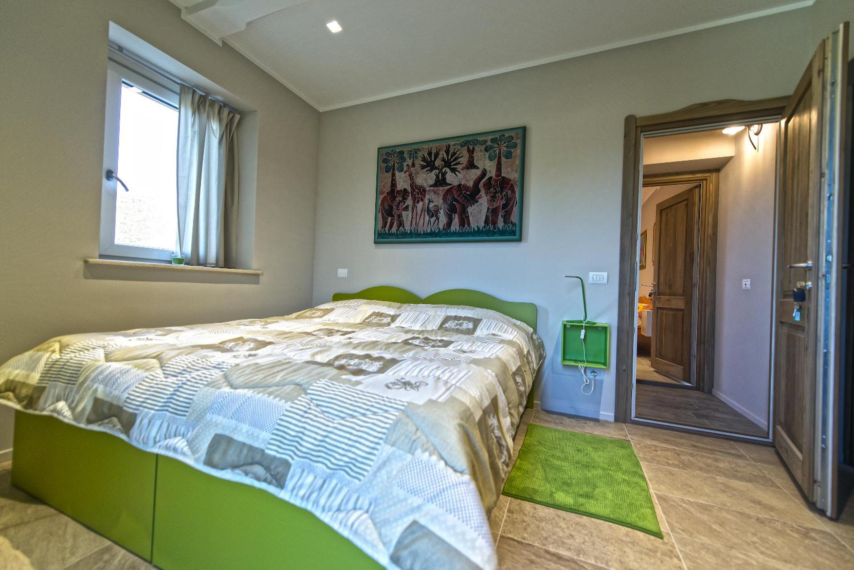 One-Bedroom Apartment - Photo 1