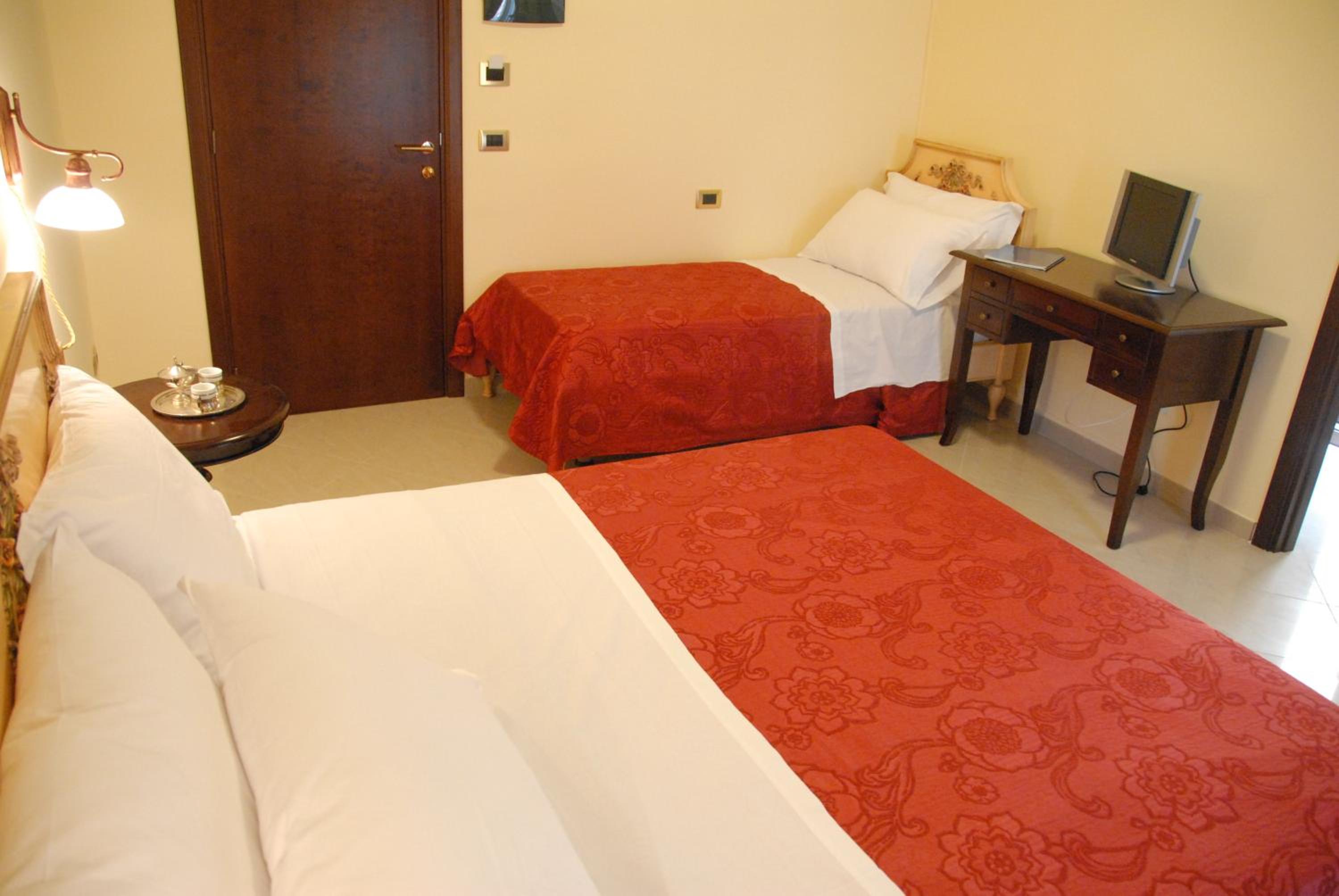 Deluxe Quadruple Room - Photo 1