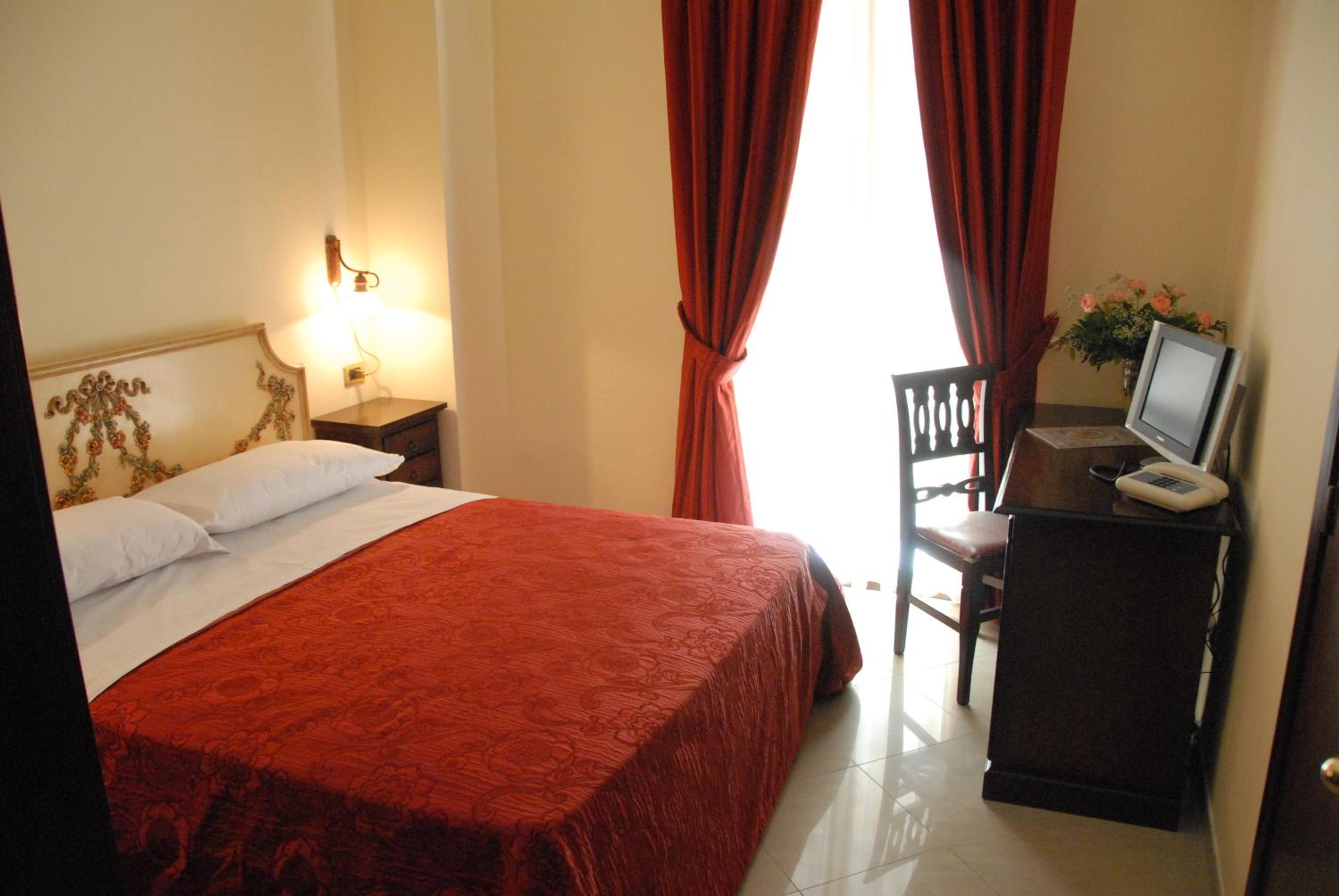 Double Room - Photo 6