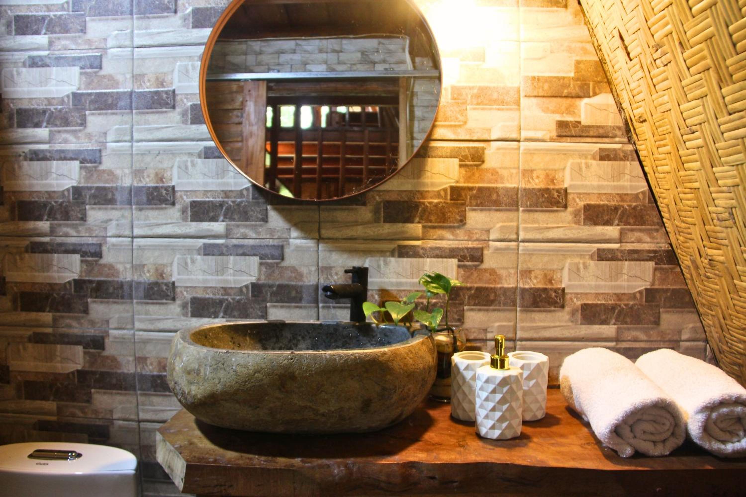 Bamboo Cabin with Bathtub - Photo 4