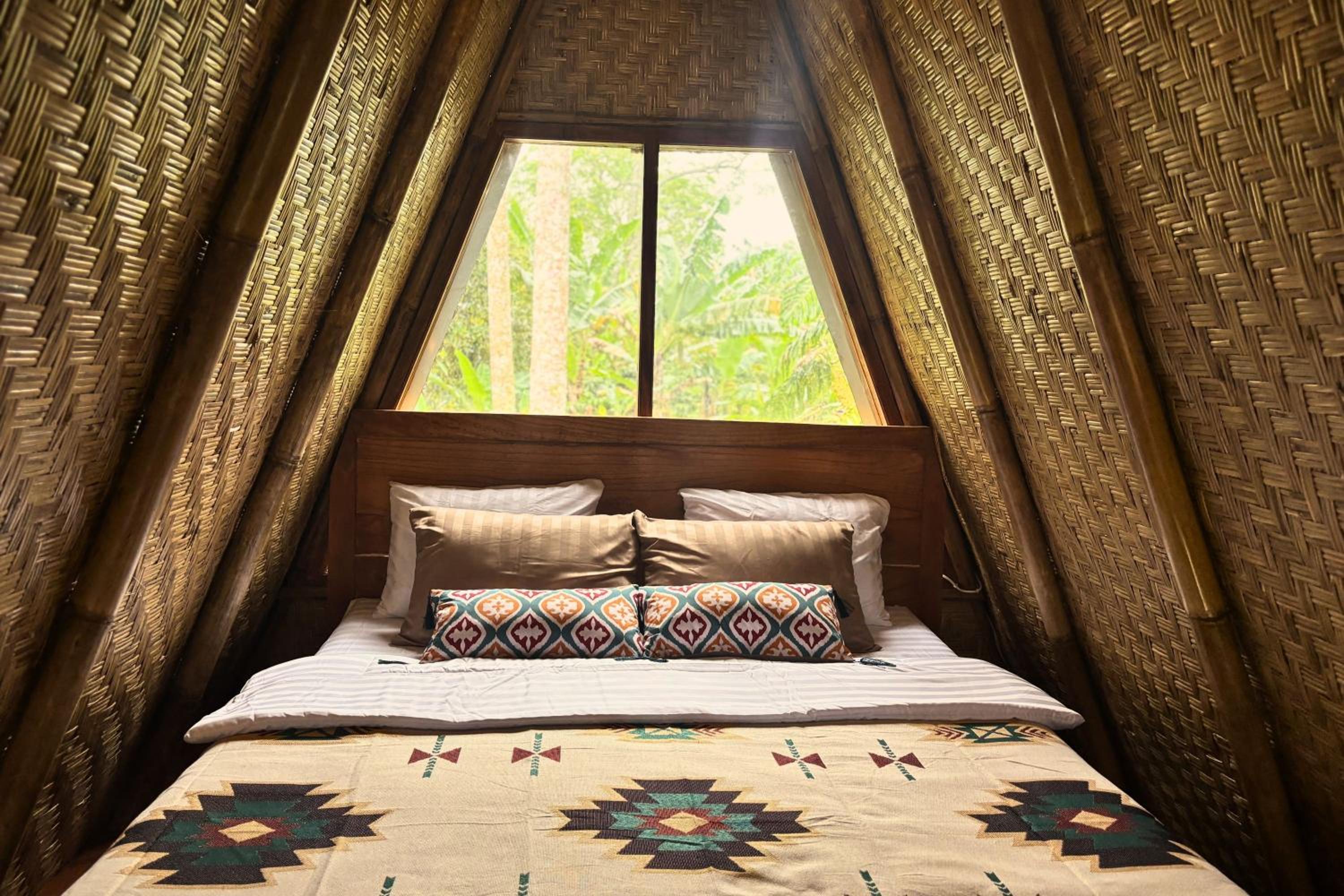 Bamboo Cabin with Bathtub - Photo 14