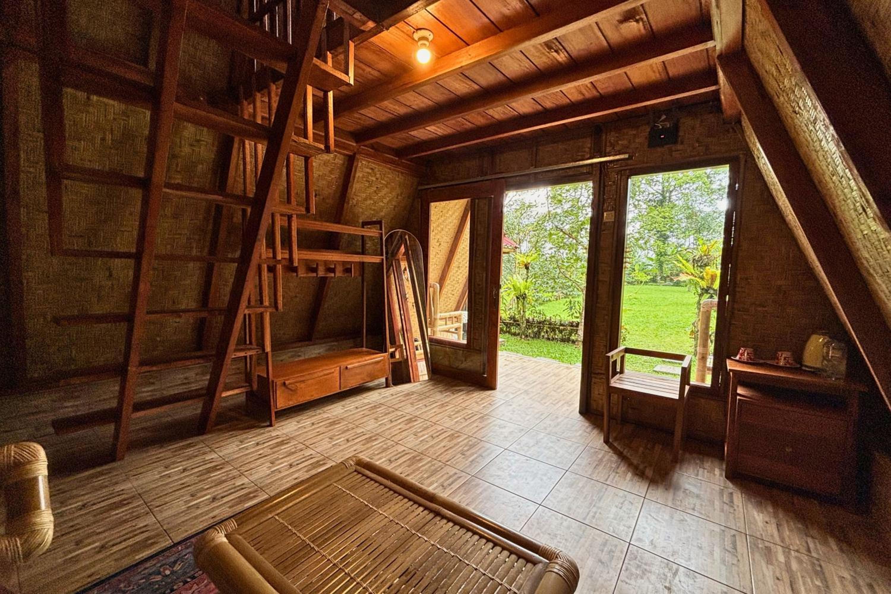 Bamboo Cabin with Bathtub - Photo 15